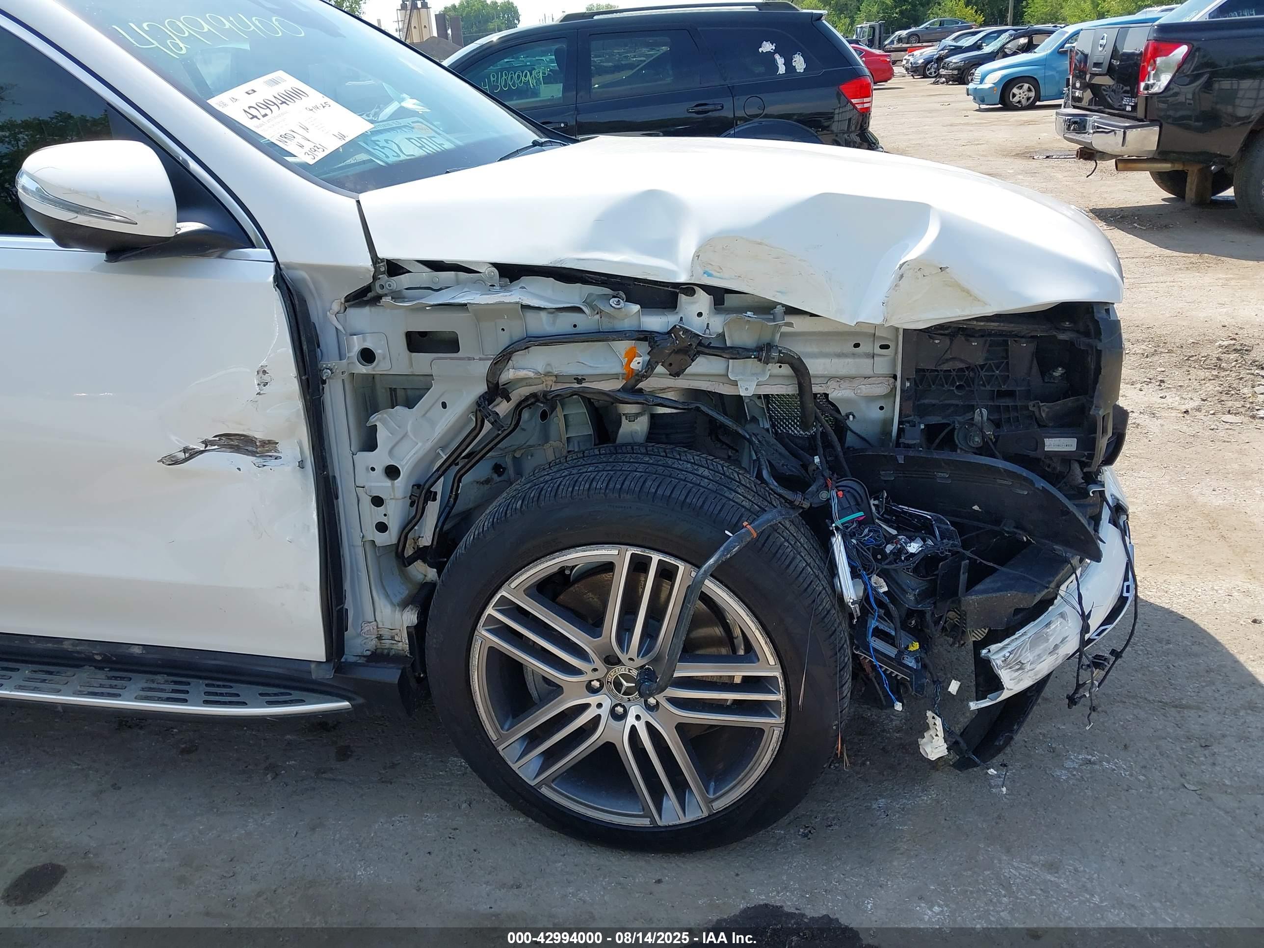MERCEDES-BENZ GLS image 6