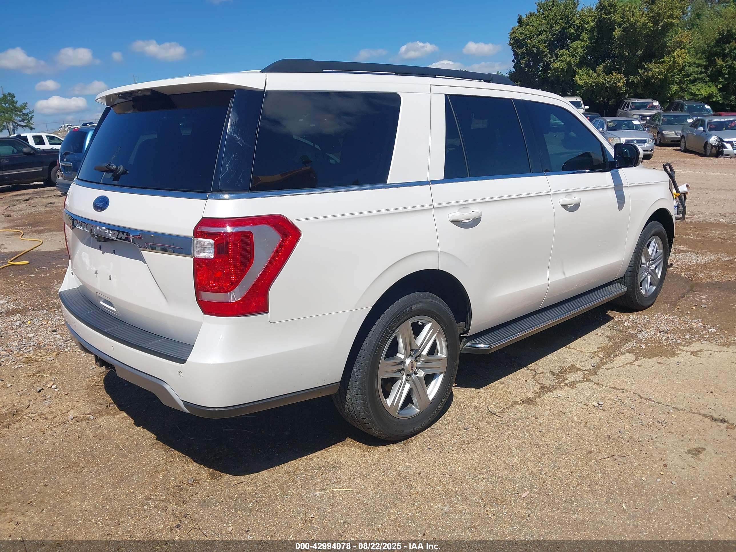 FORD EXPEDITION image 4