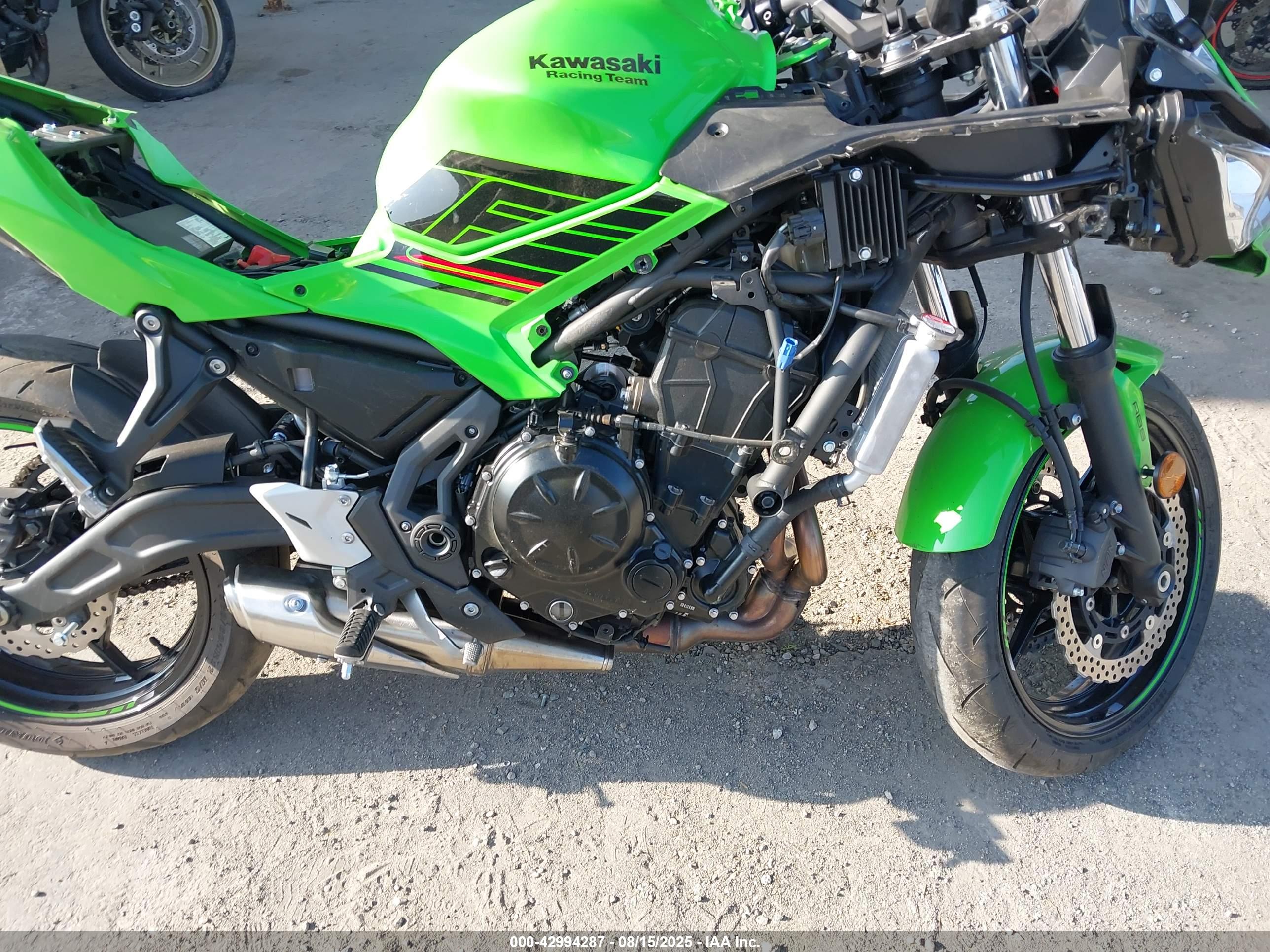 KAWASAKI EX650 image 8
