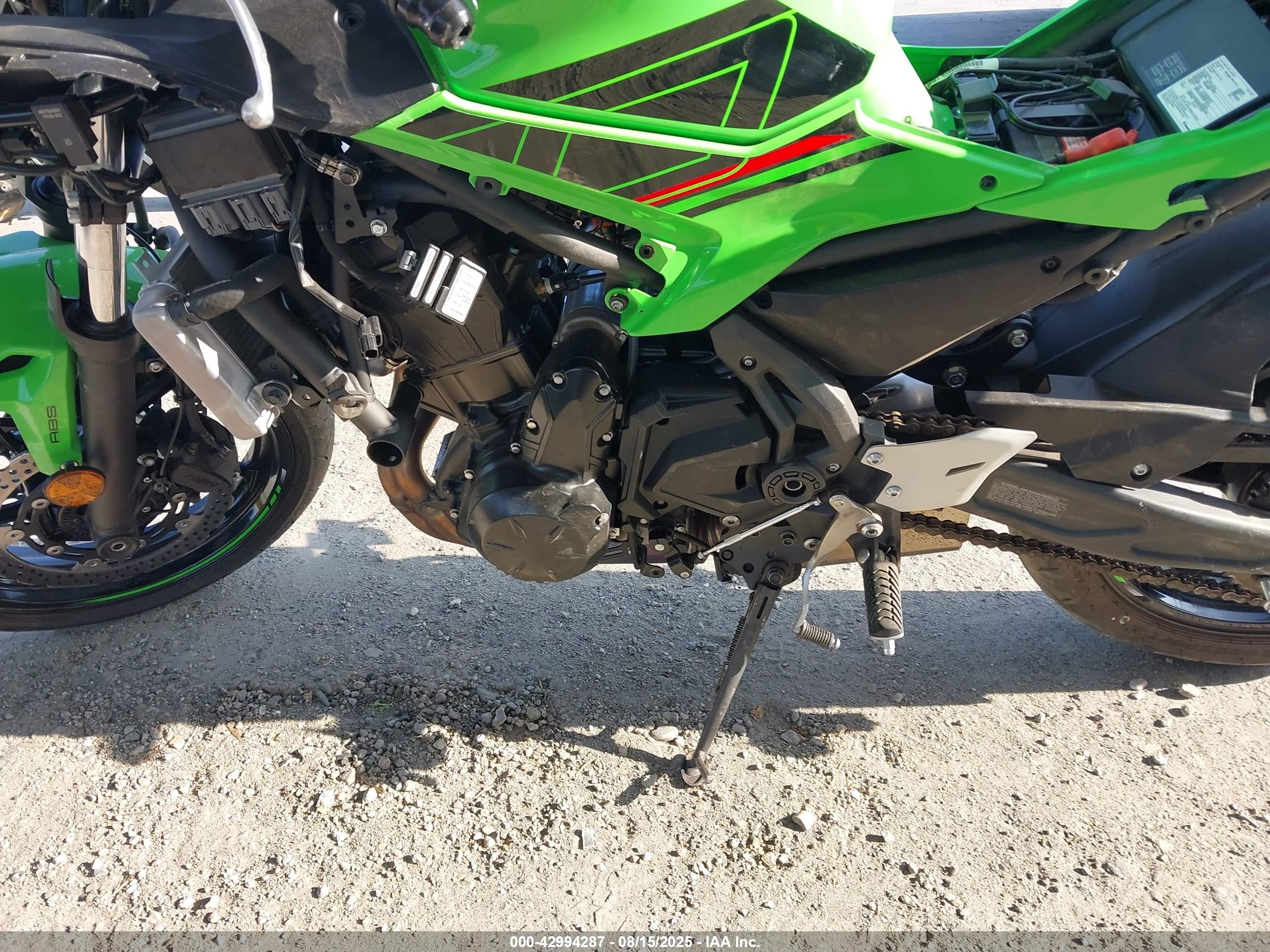 KAWASAKI EX650 image 9