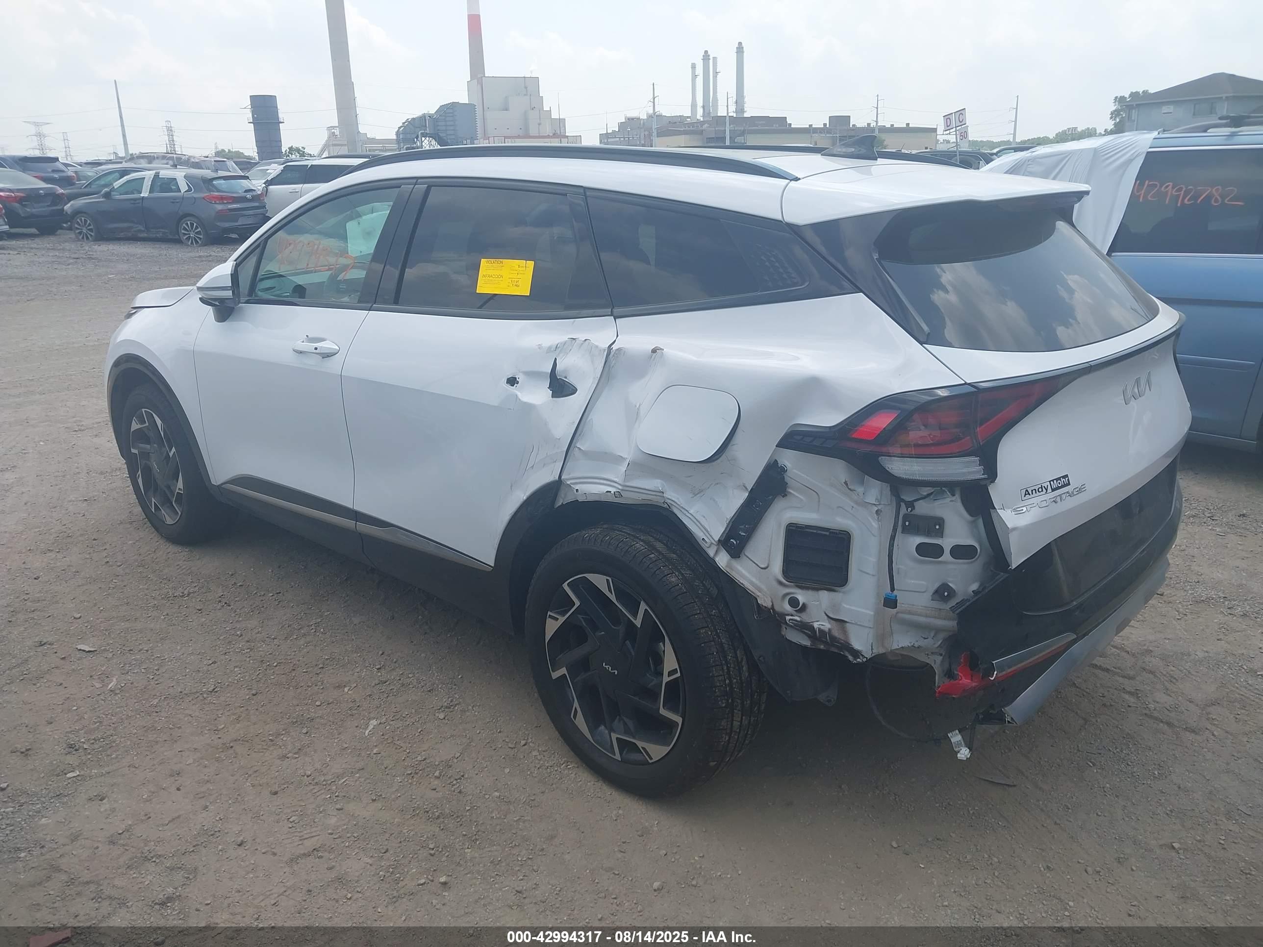 KIA SPORTAGE image 3