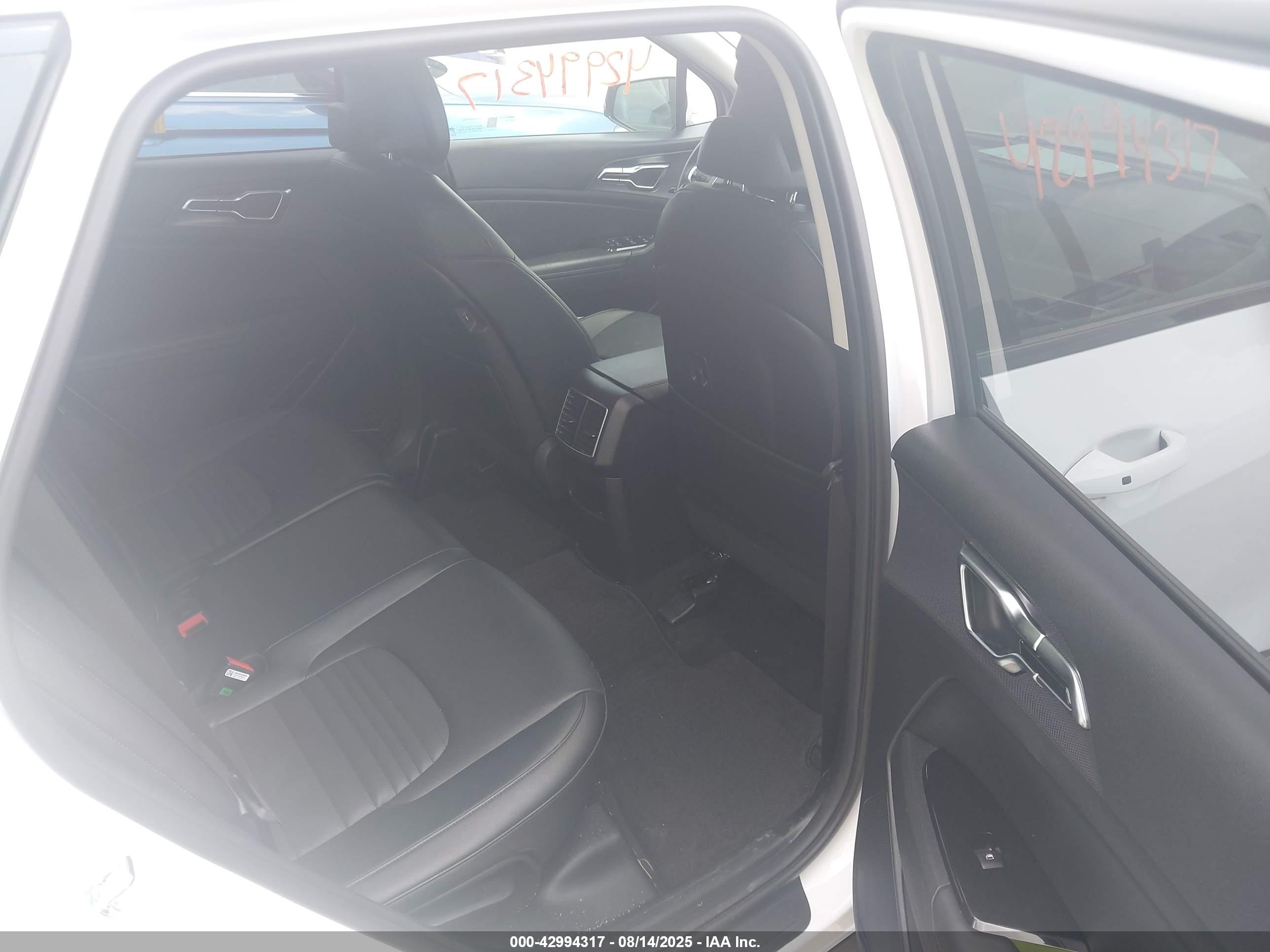 KIA SPORTAGE image 8