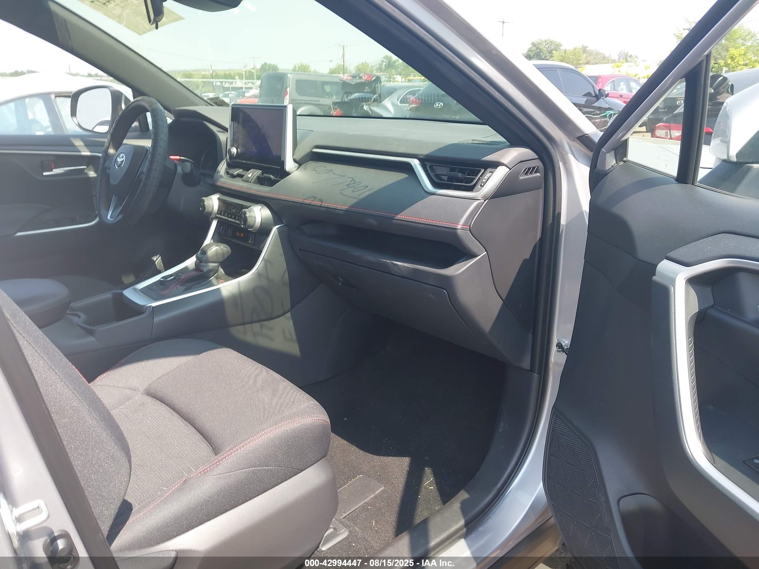 TOYOTA RAV4 image 5