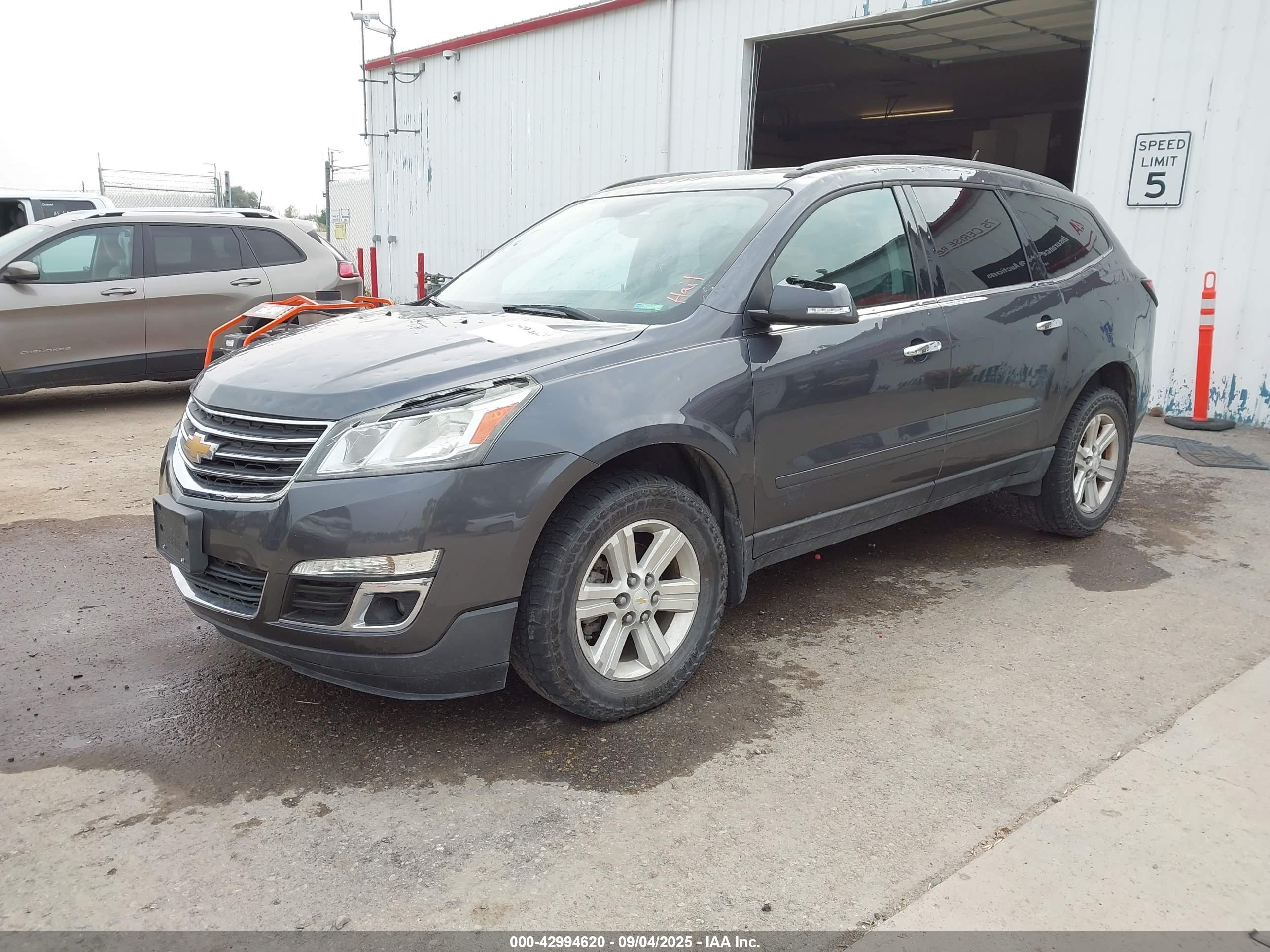 CHEVROLET TRAVERSE image 2