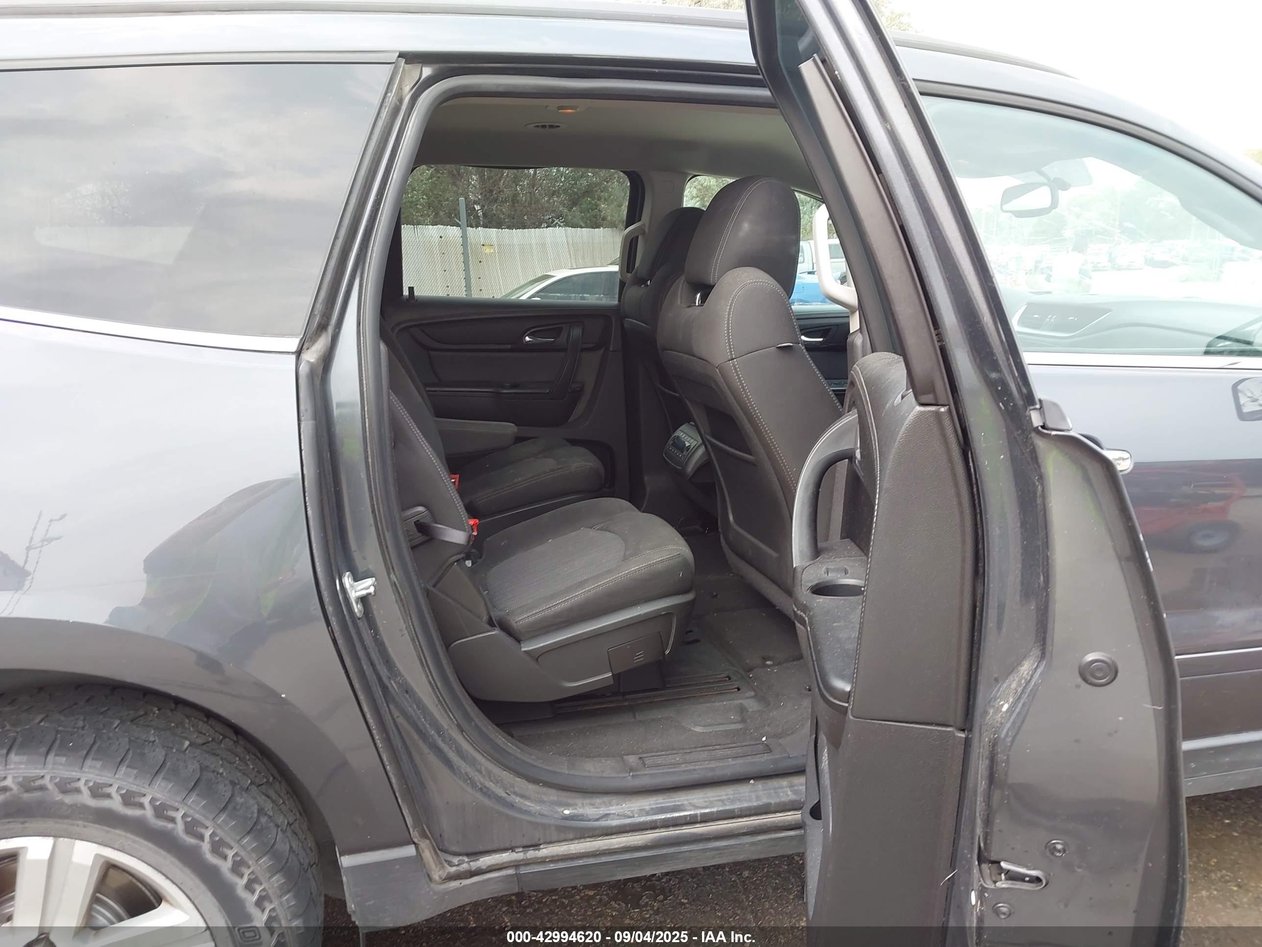 CHEVROLET TRAVERSE image 8