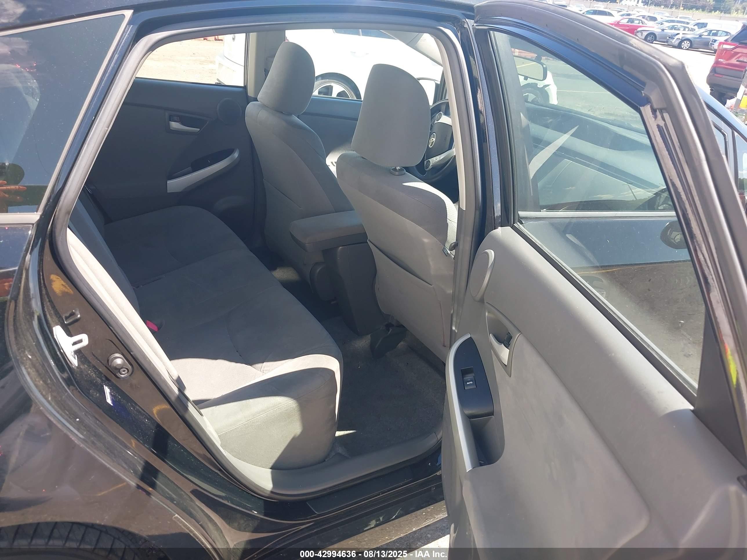 TOYOTA PRIUS image 8