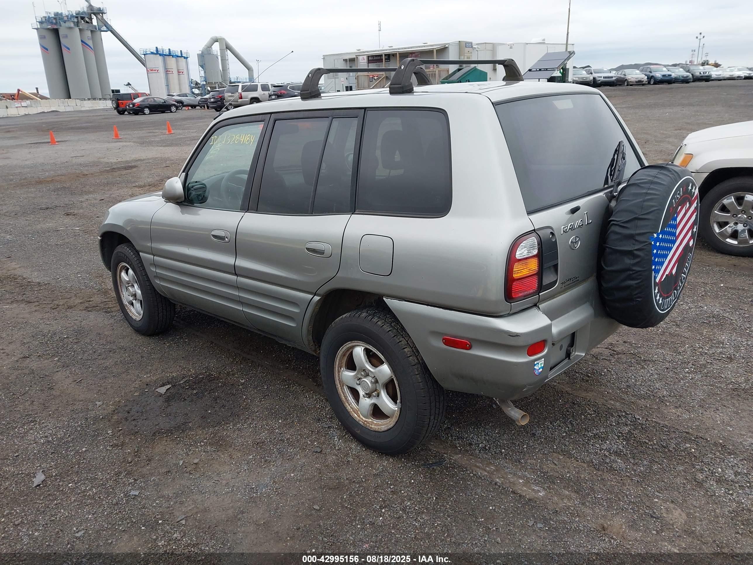 TOYOTA RAV4 image 3