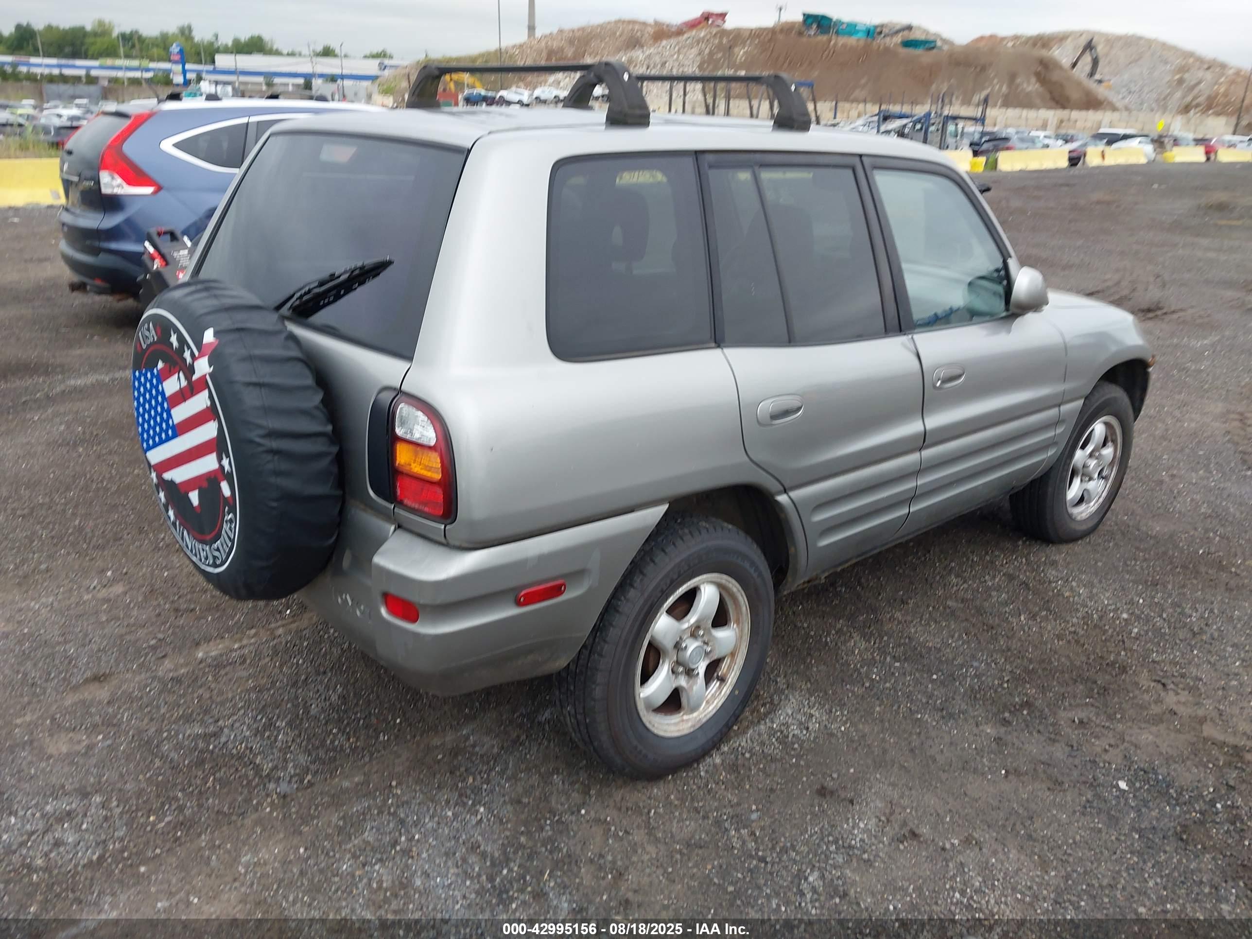 TOYOTA RAV4 image 4
