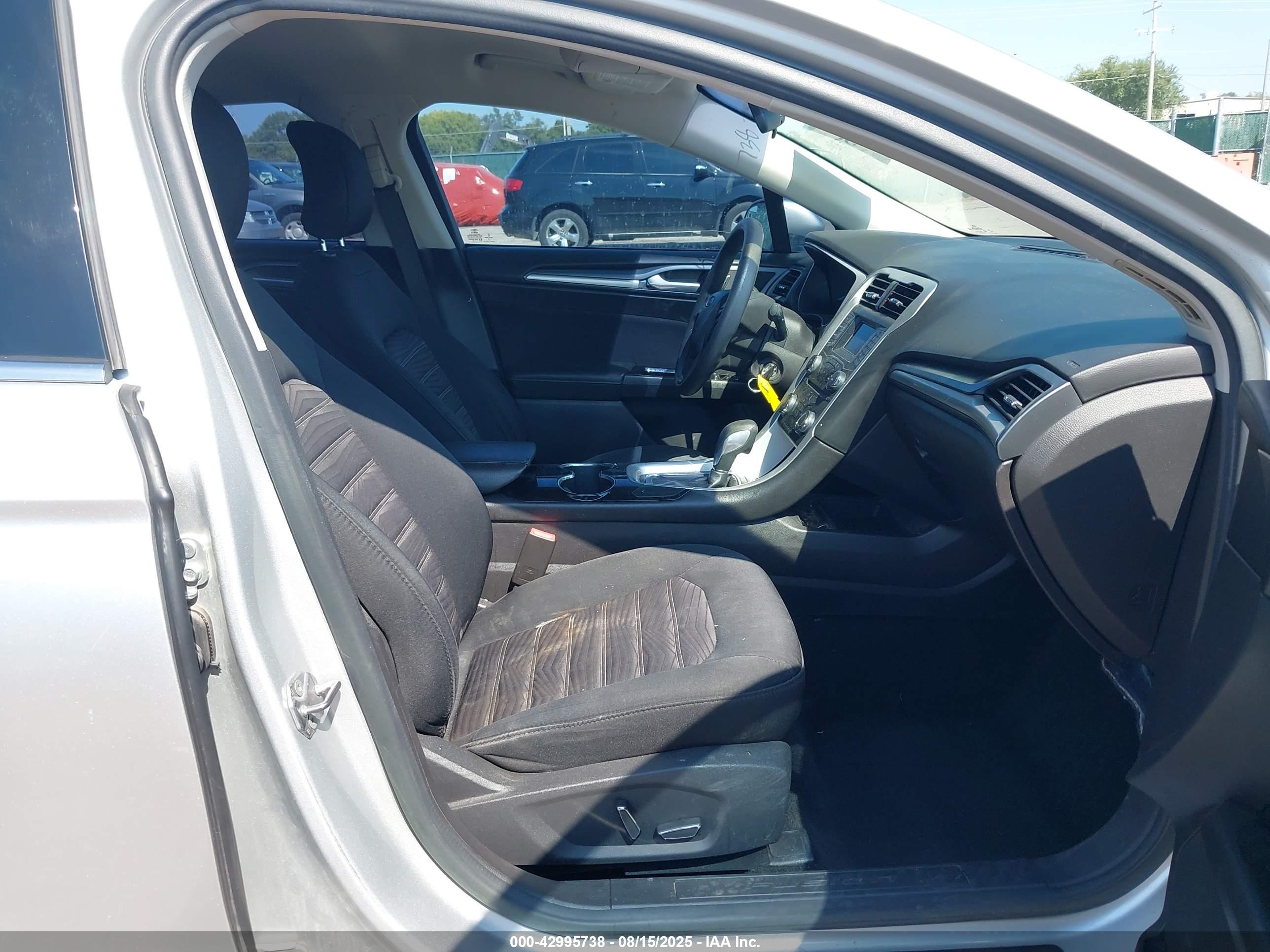 FORD FUSION image 5