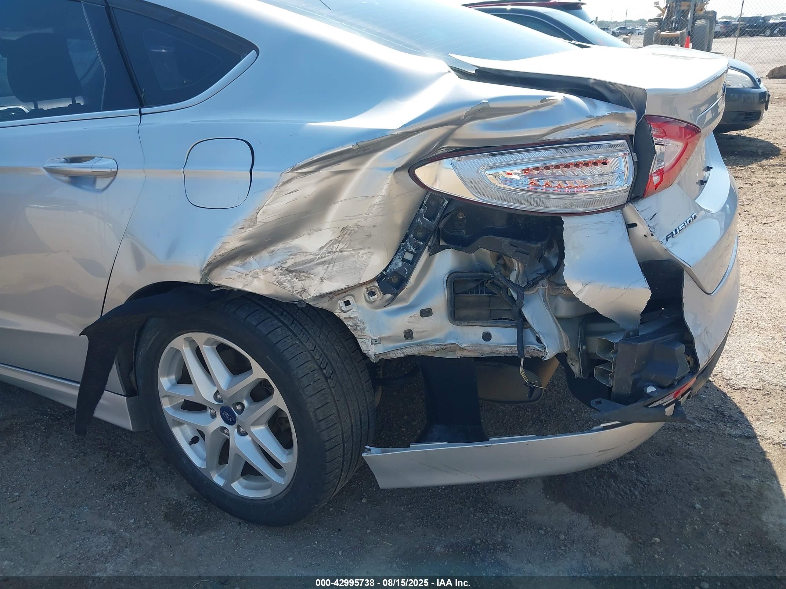 FORD FUSION image 6