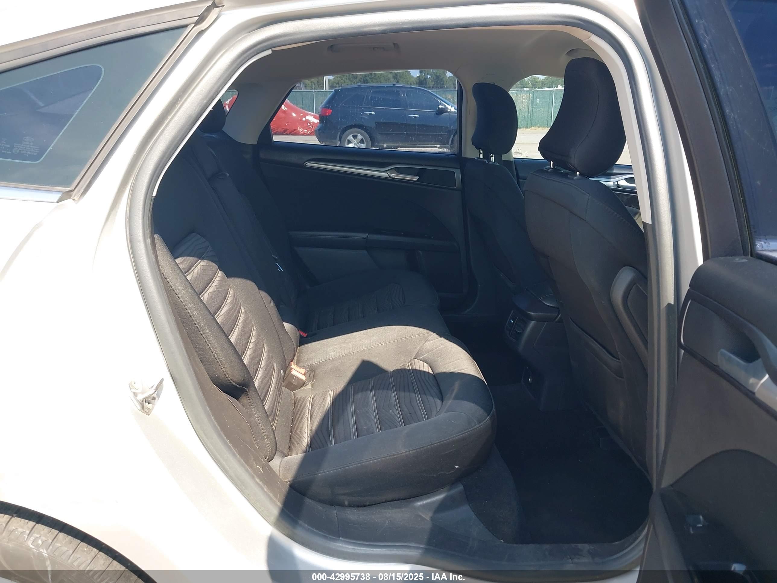 FORD FUSION image 8