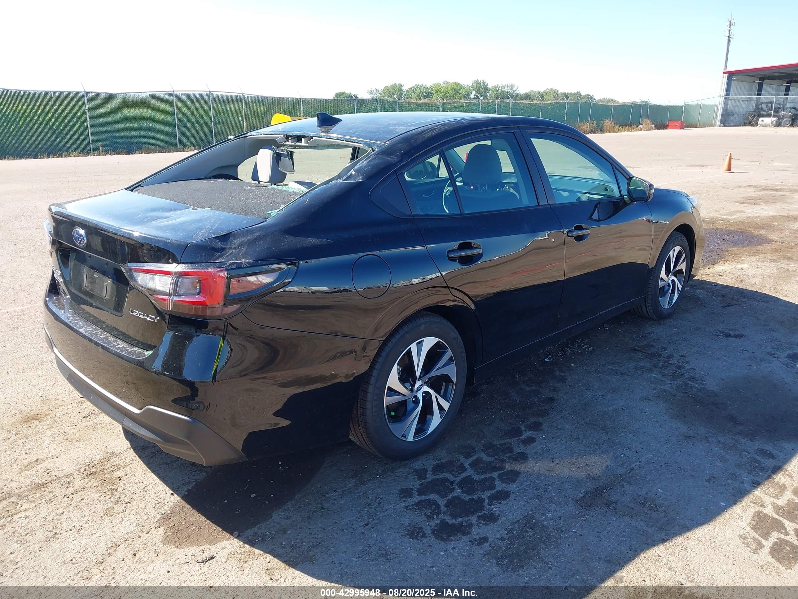 SUBARU LEGACY image 4