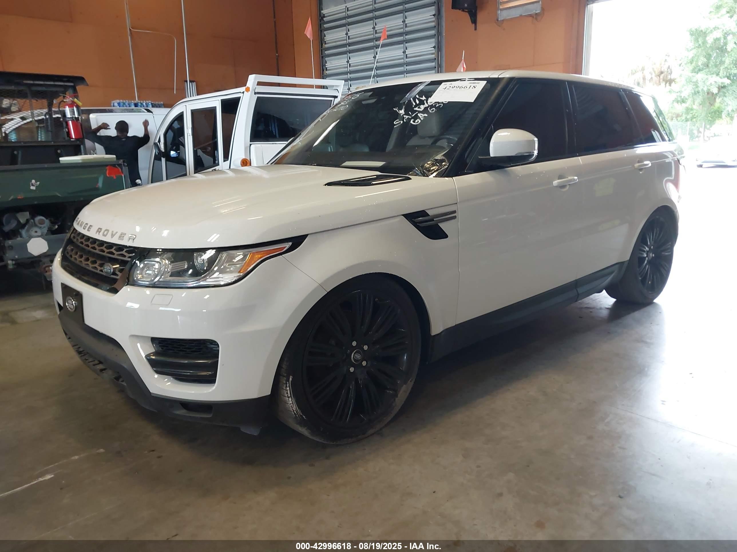 LAND ROVER image 2