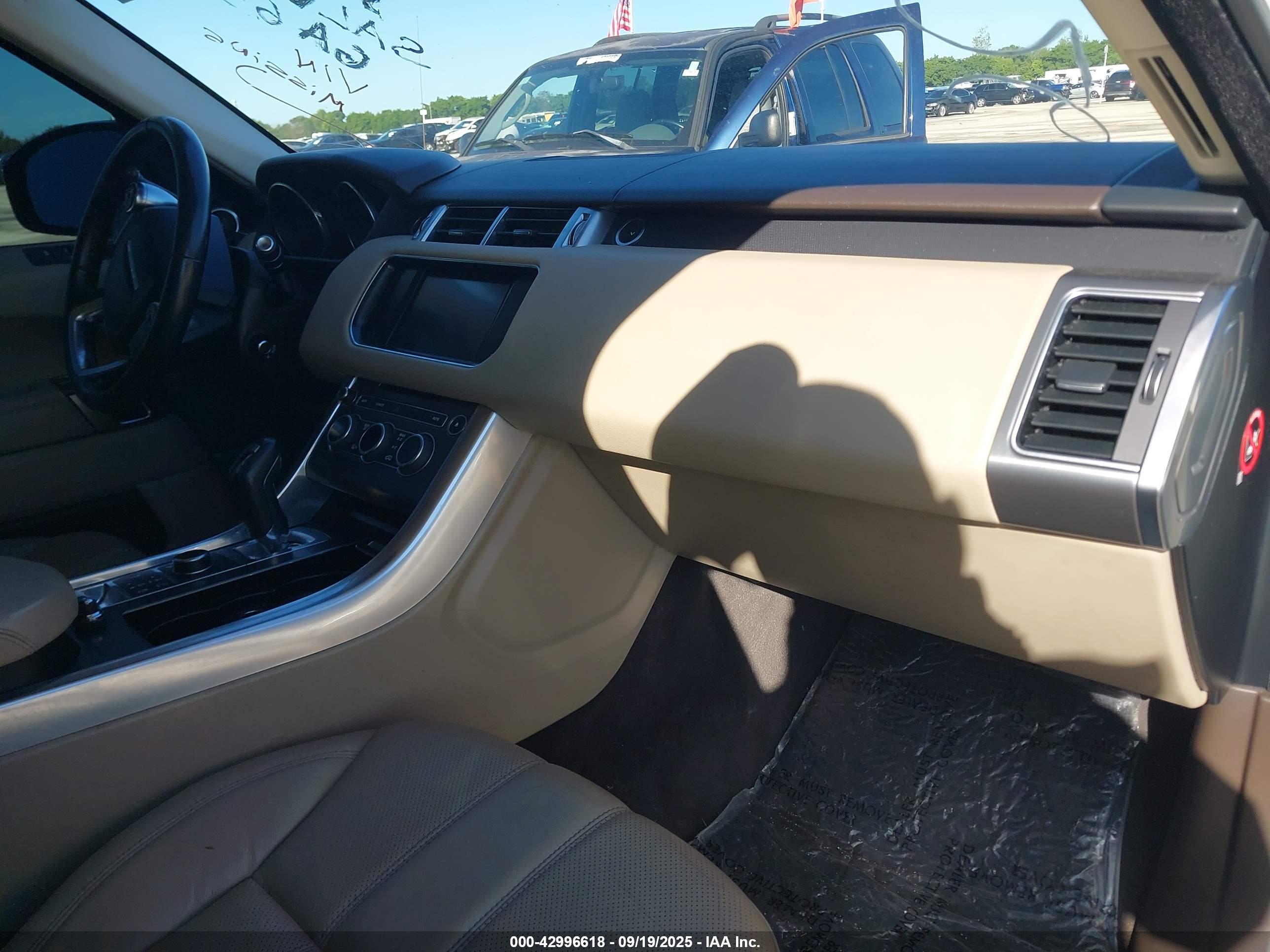 LAND ROVER image 5