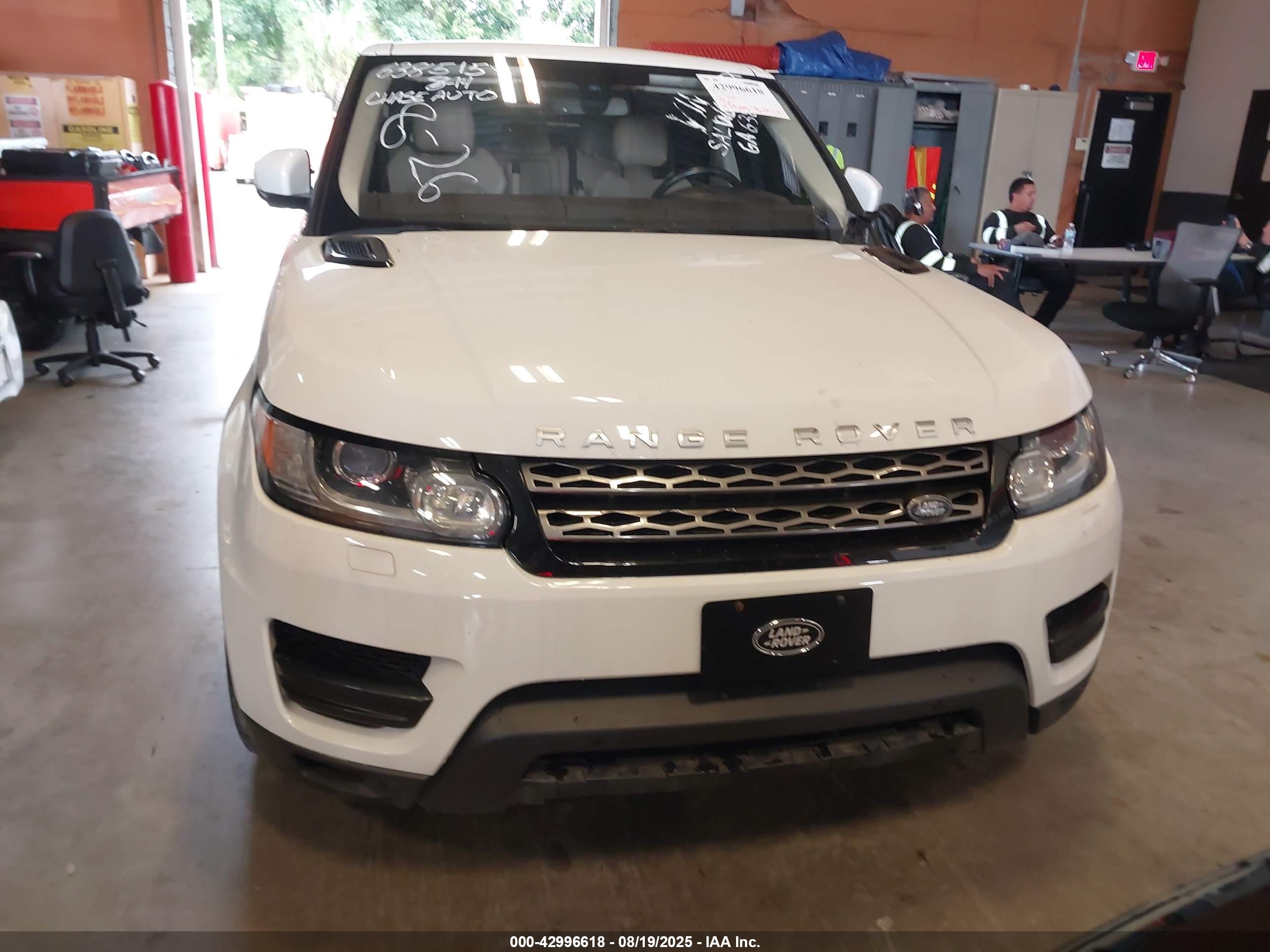 LAND ROVER image 6