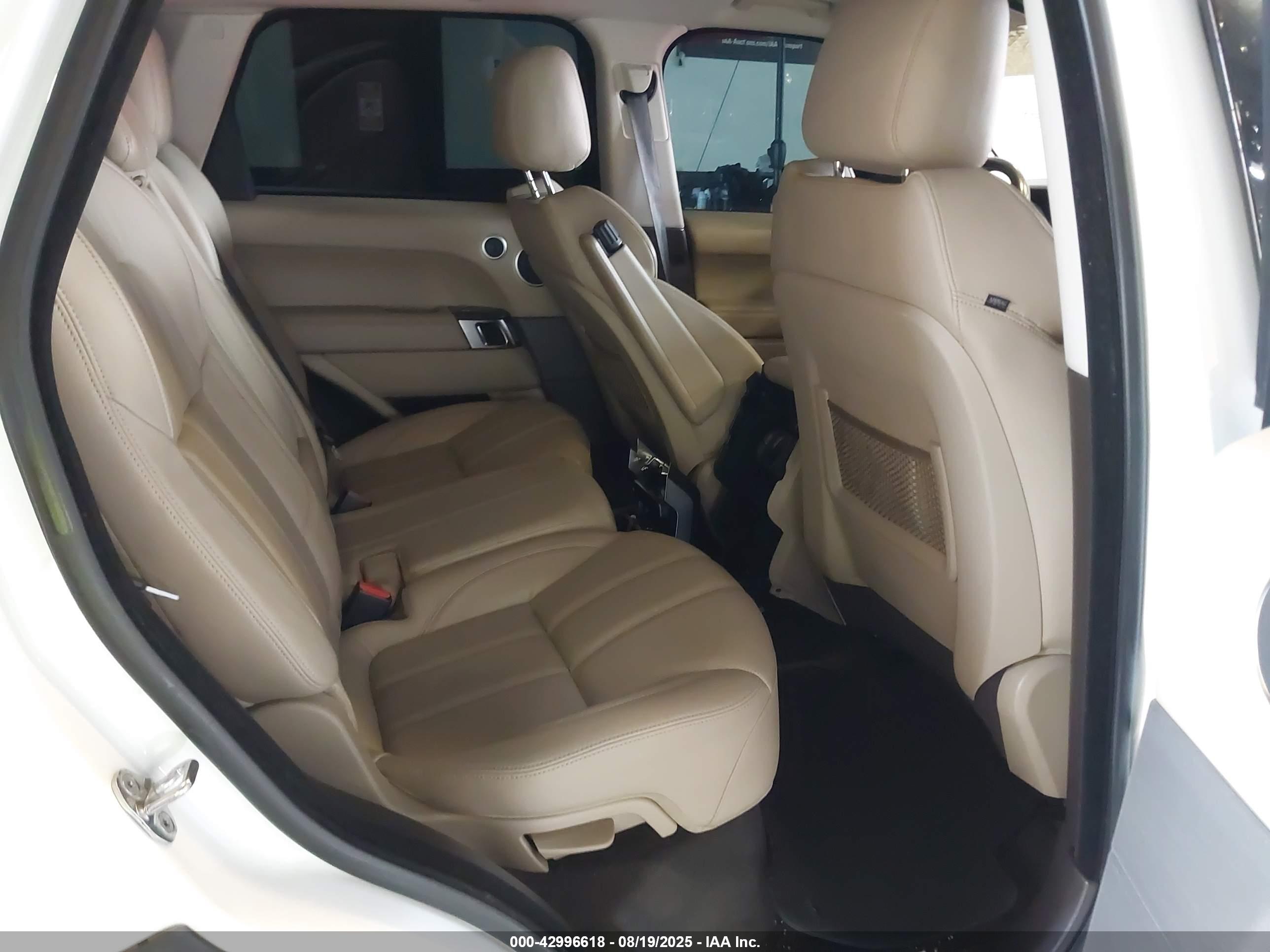 LAND ROVER image 8