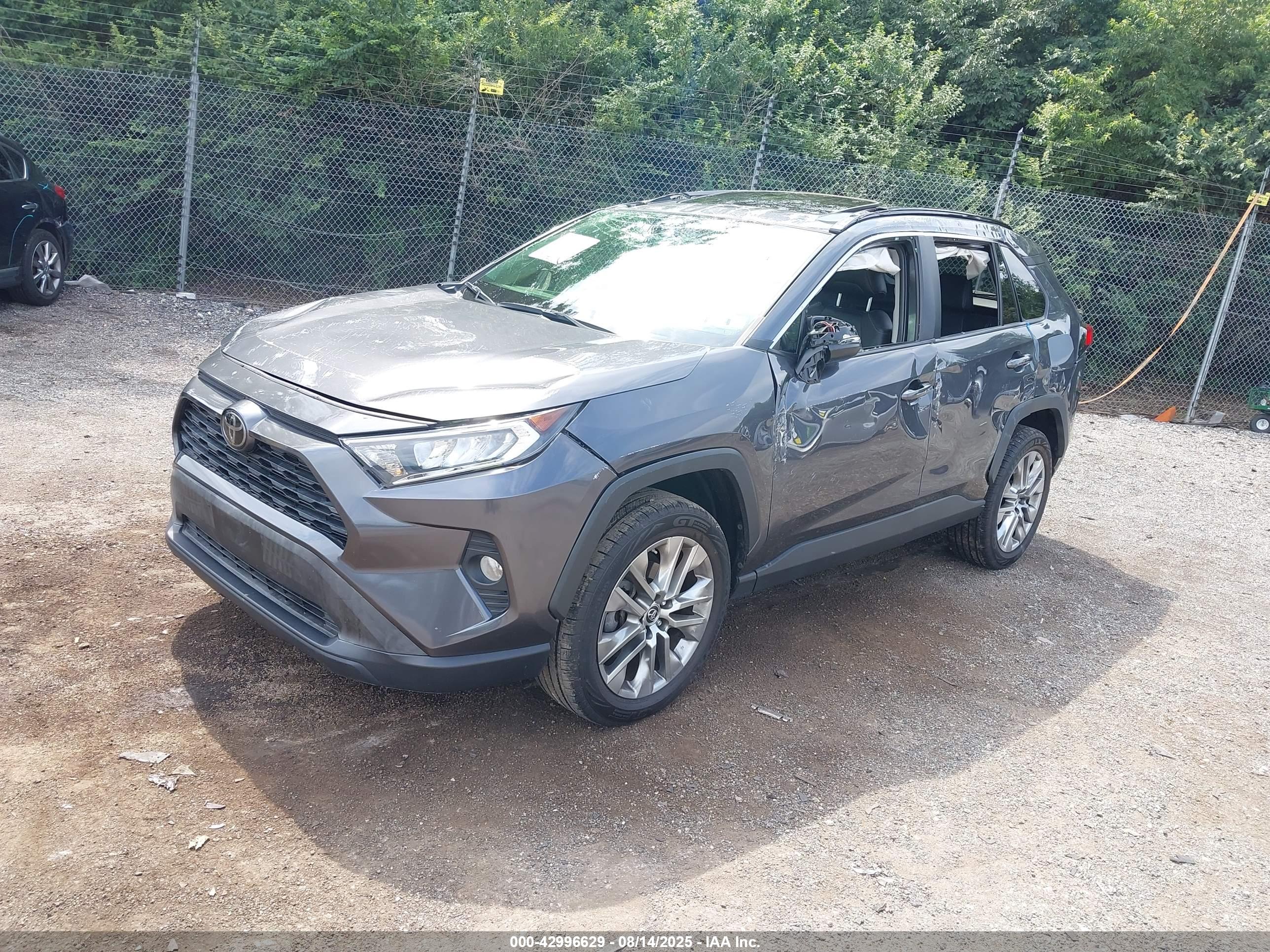 TOYOTA RAV4 image 2