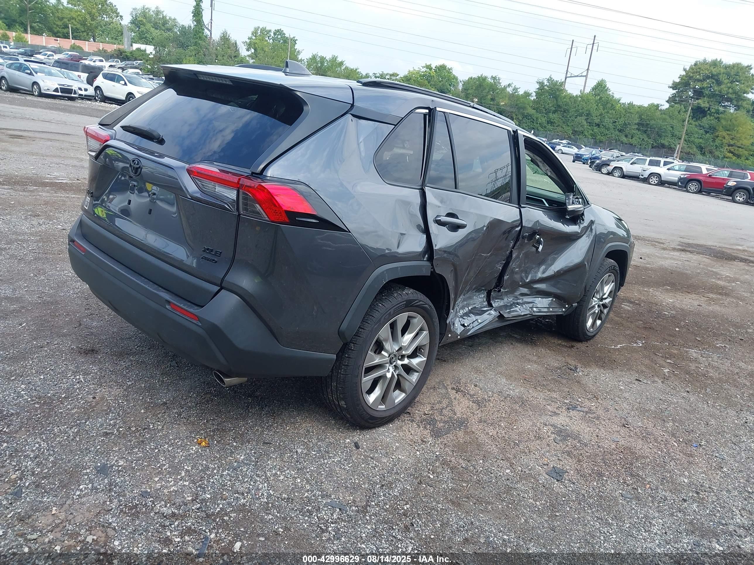 TOYOTA RAV4 image 4