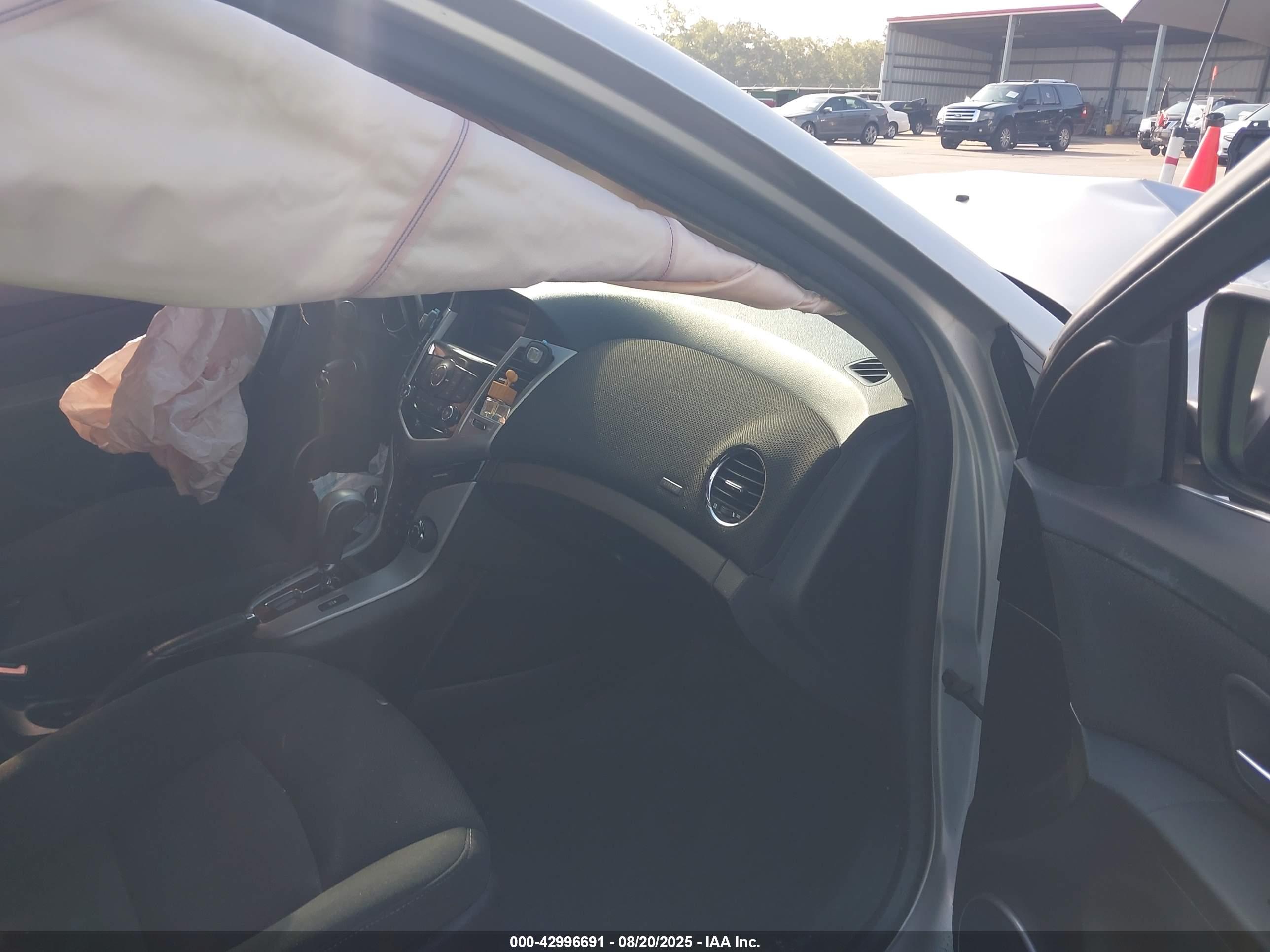 CHEVROLET CRUZE image 5