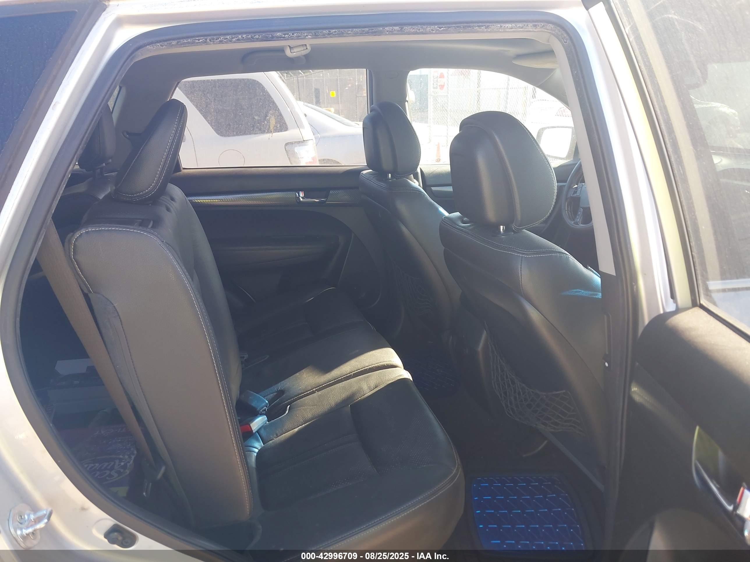KIA SORENTO image 8