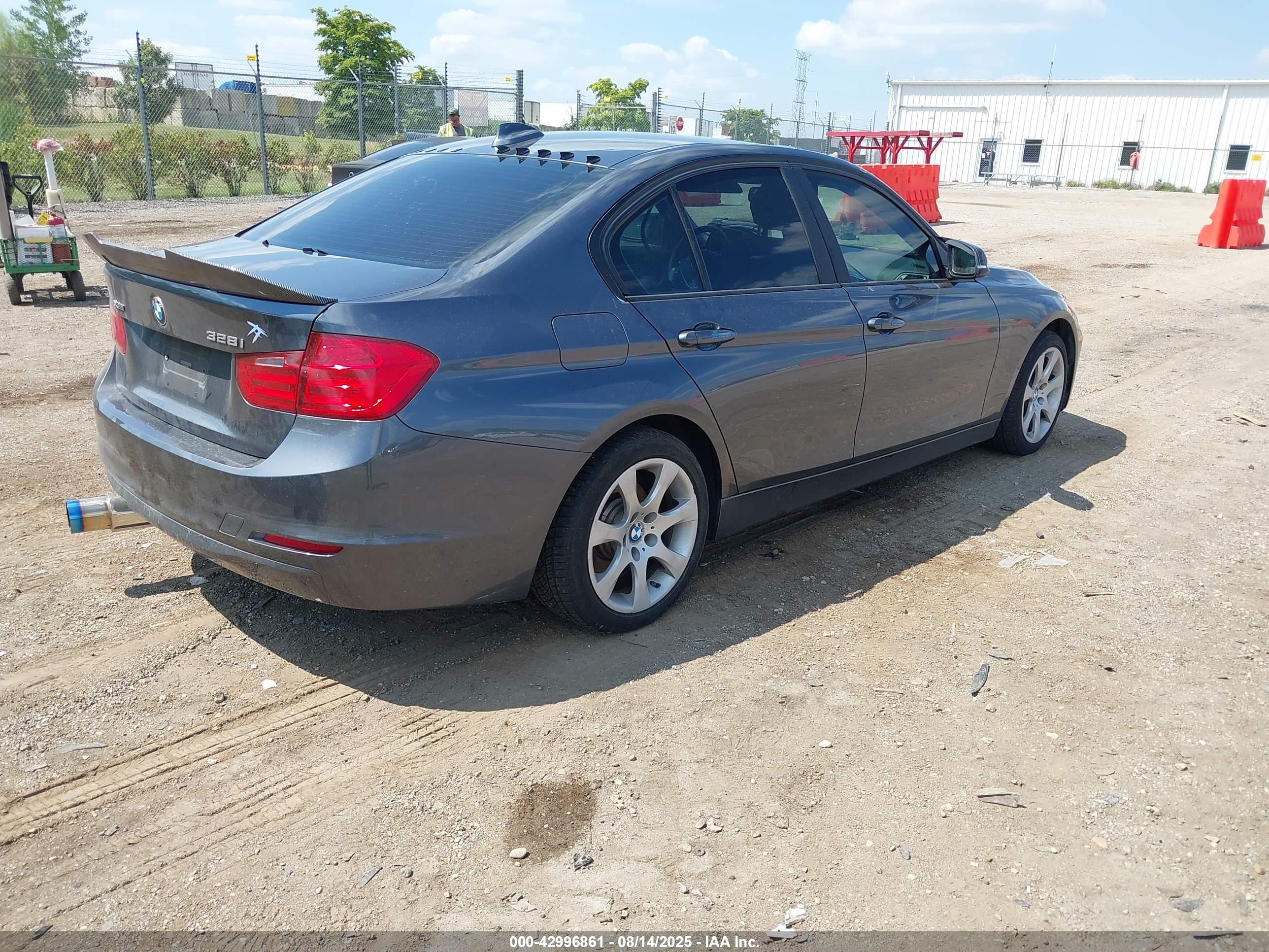 BMW 328I image 4