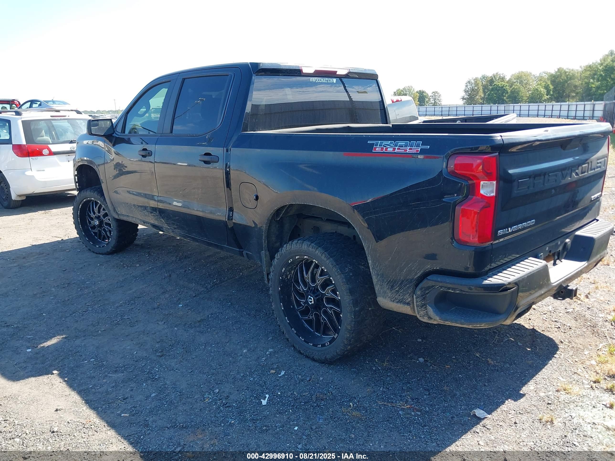 CHEVROLET SILVERADO image 3