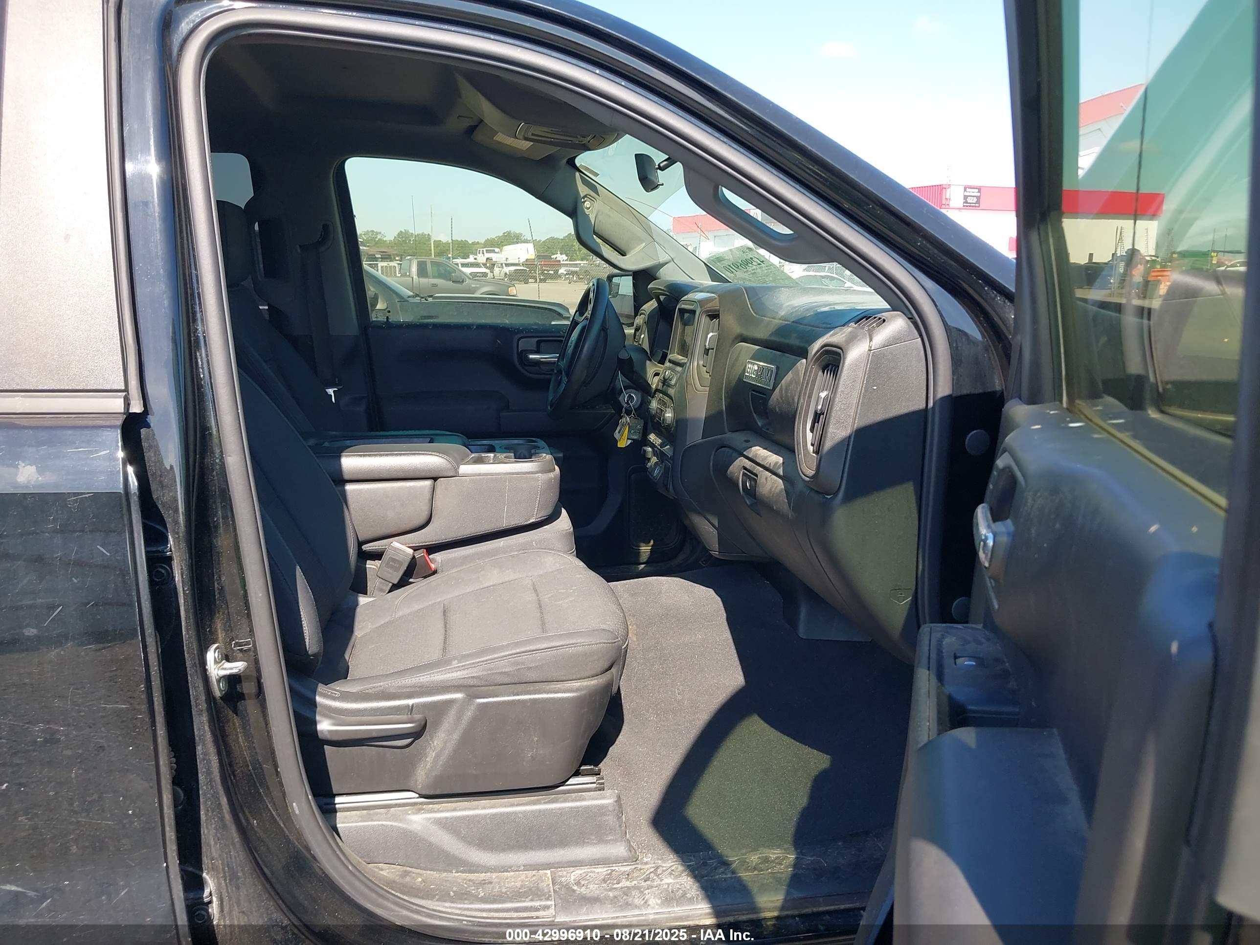 CHEVROLET SILVERADO image 5