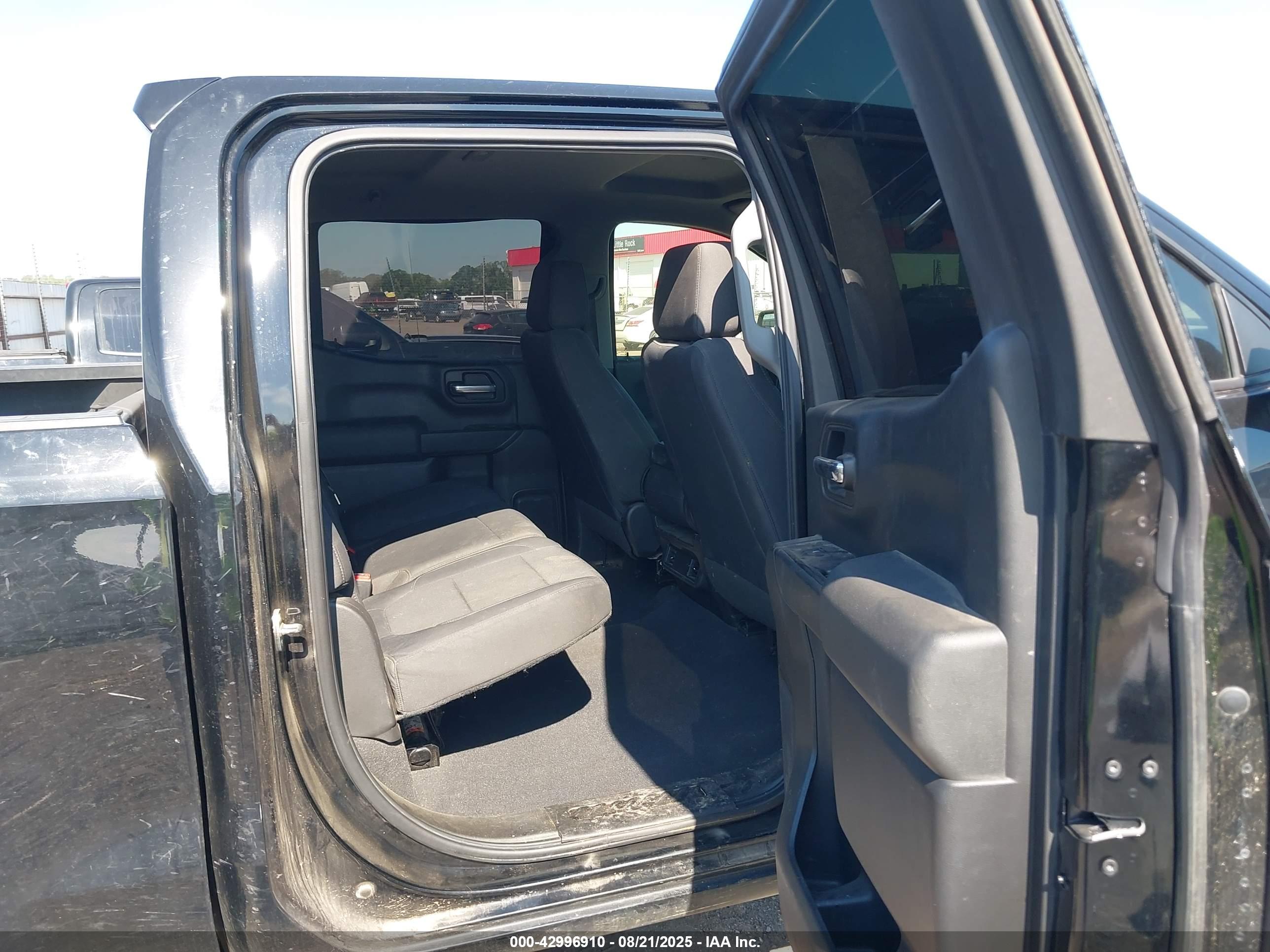CHEVROLET SILVERADO image 8