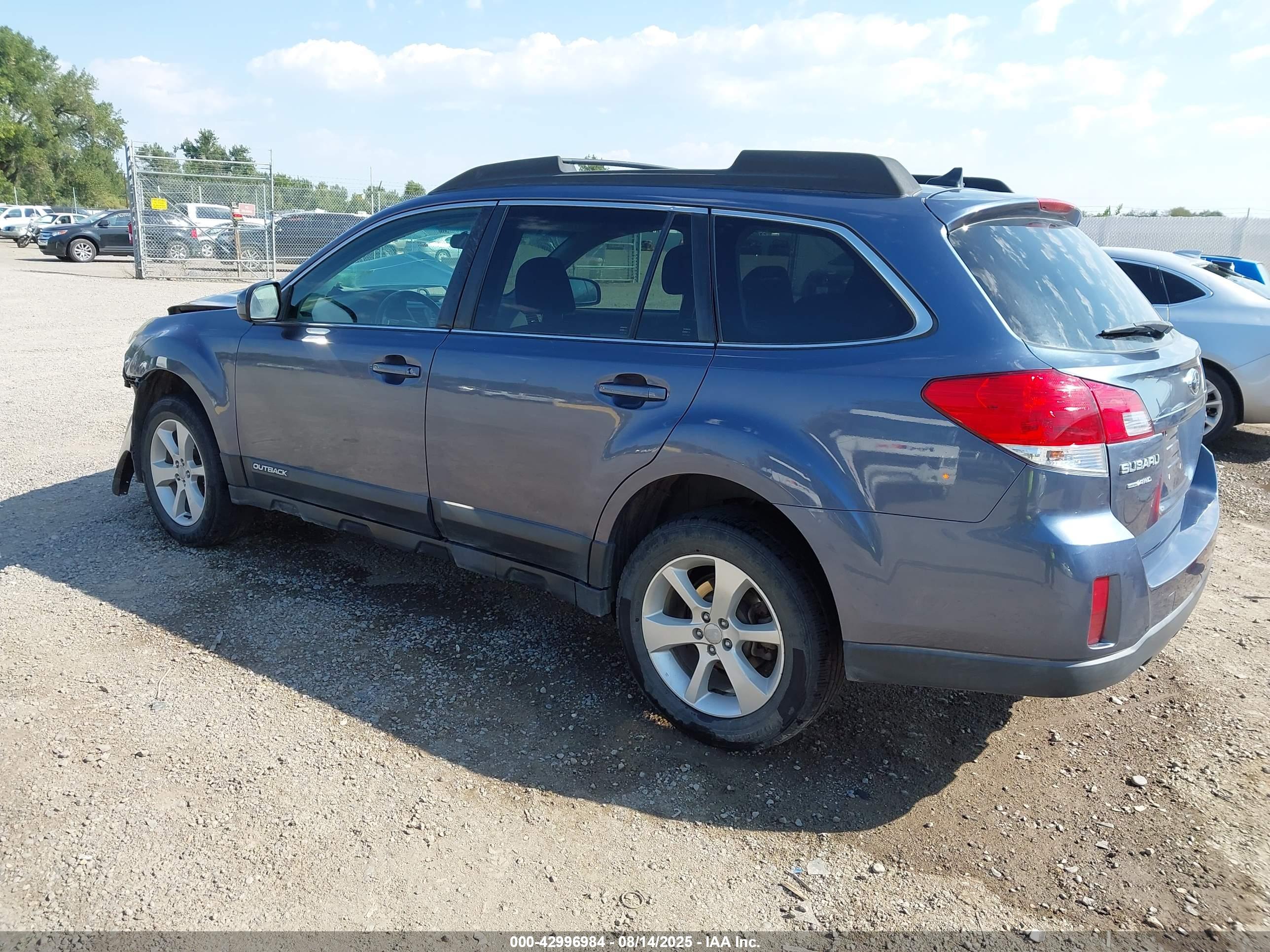 SUBARU OUTBACK image 3