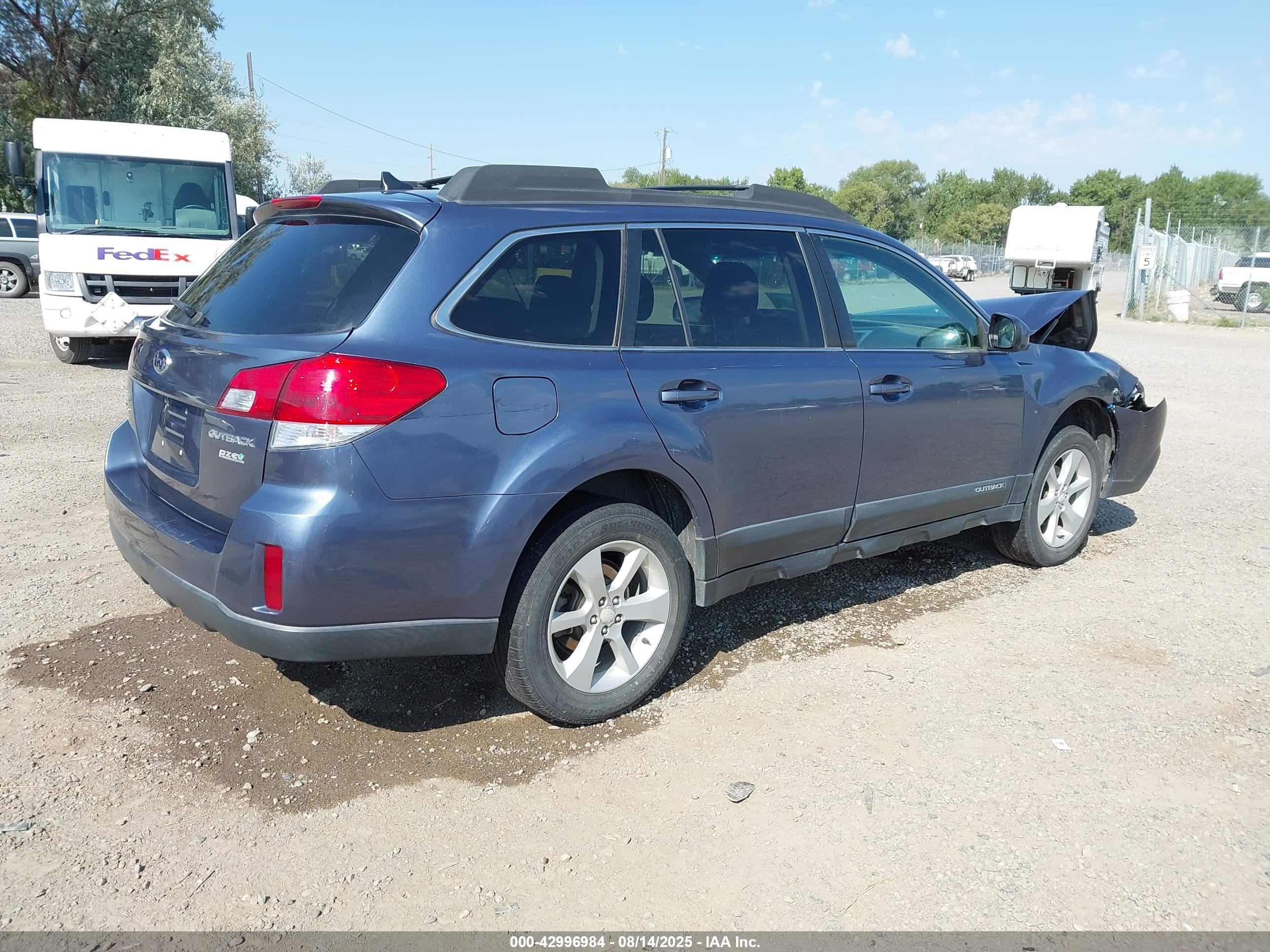 SUBARU OUTBACK image 4