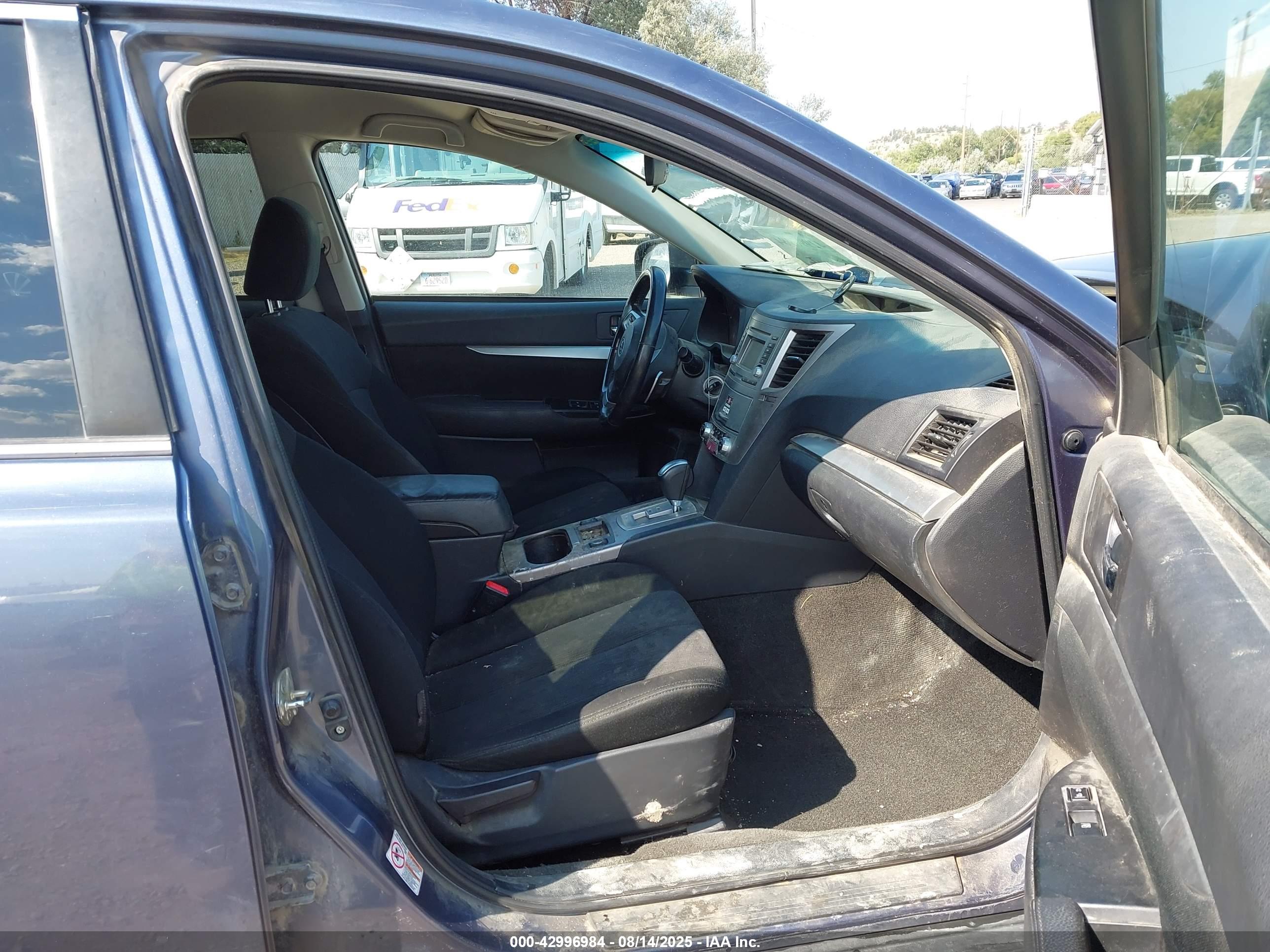 SUBARU OUTBACK image 5