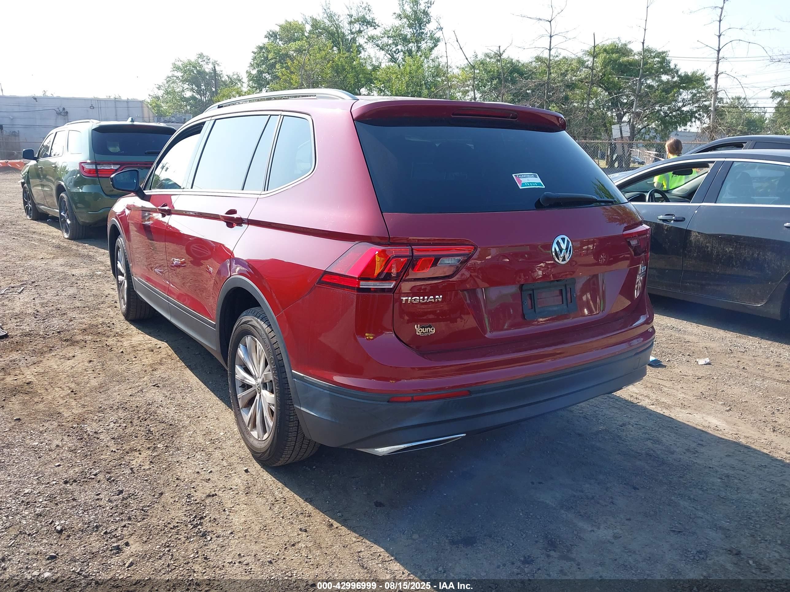 VOLKSWAGEN TIGUAN image 3