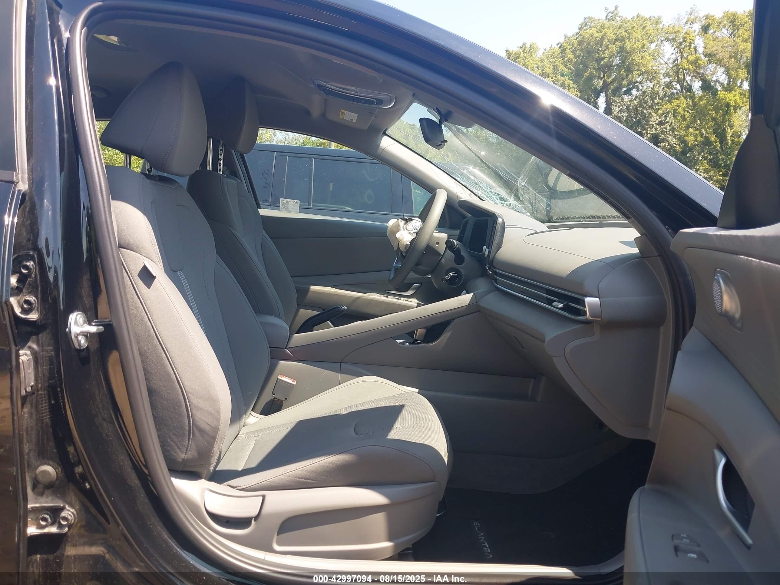 HYUNDAI ELANTRA image 5
