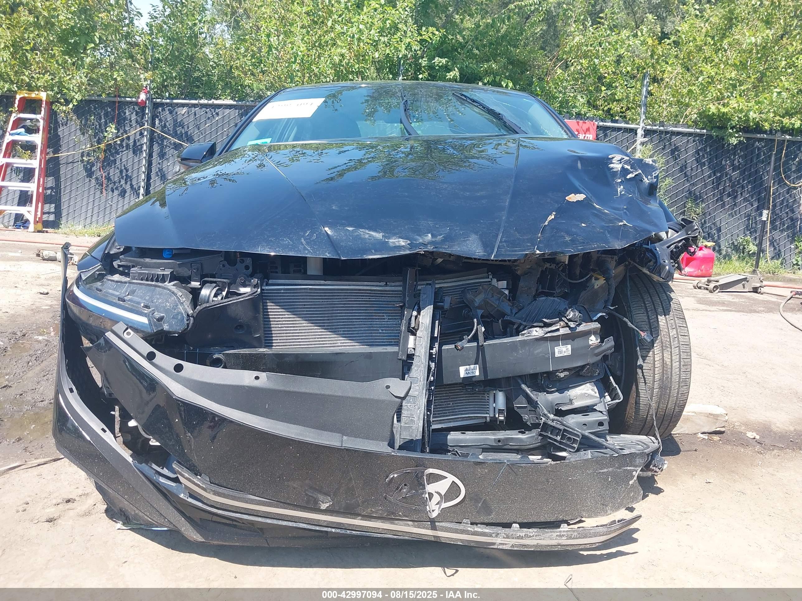 HYUNDAI ELANTRA image 6