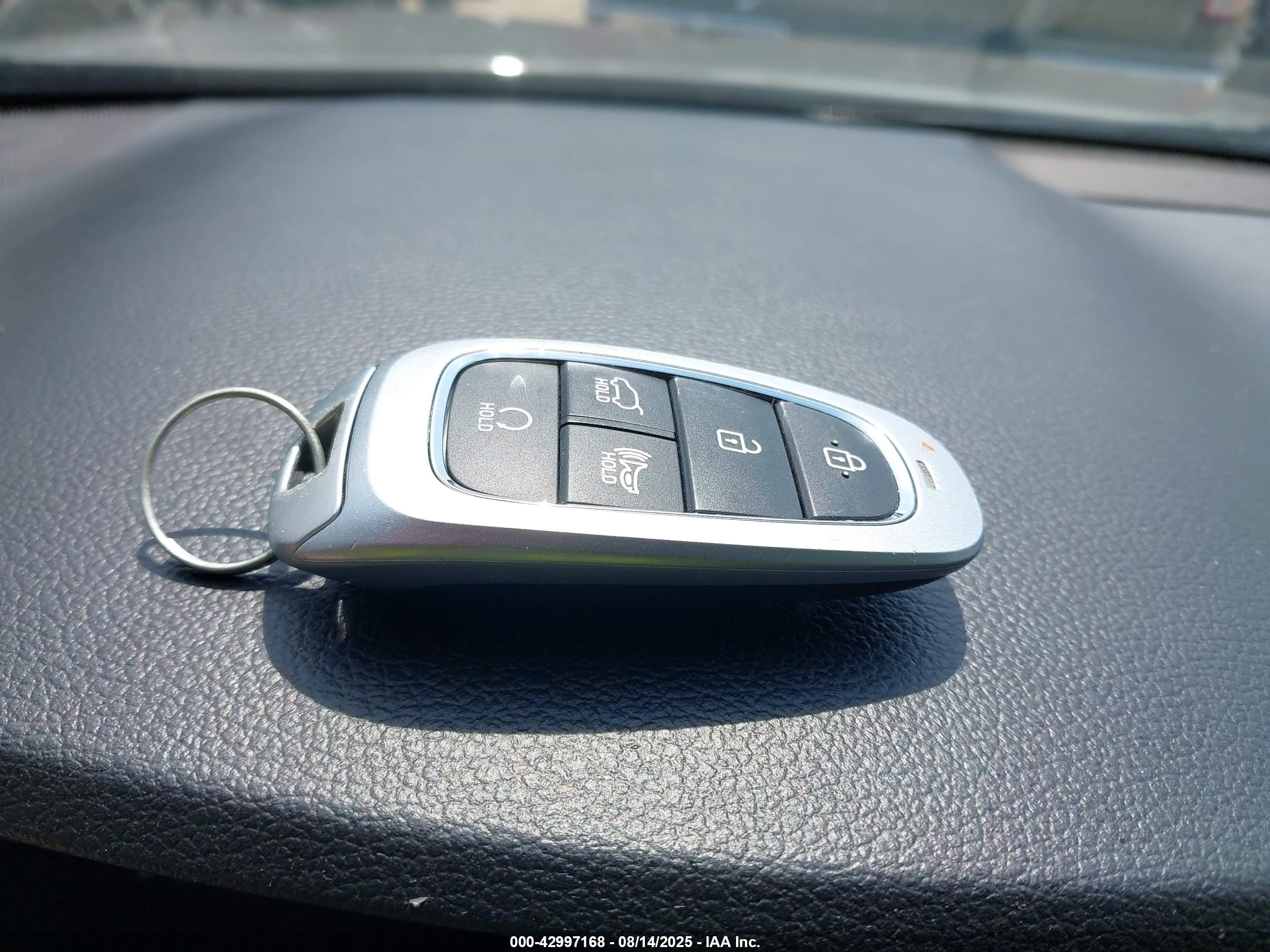HYUNDAI SANTA image 11