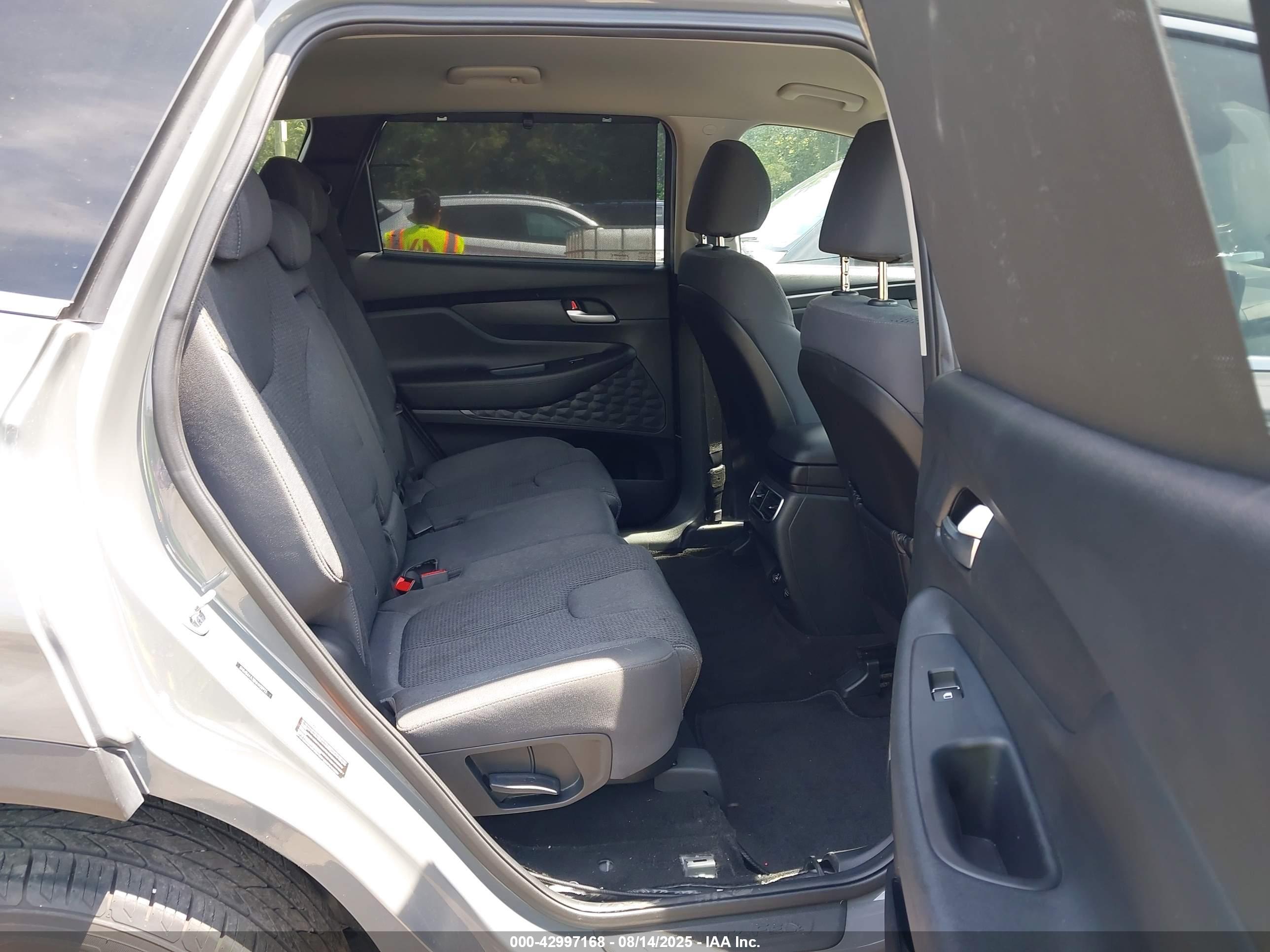 HYUNDAI SANTA image 8