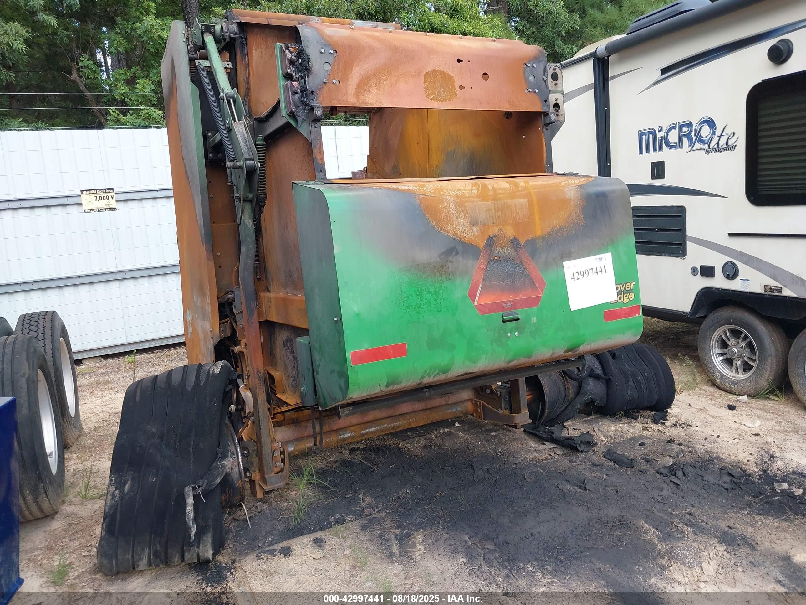 JOHN DEERE image 3