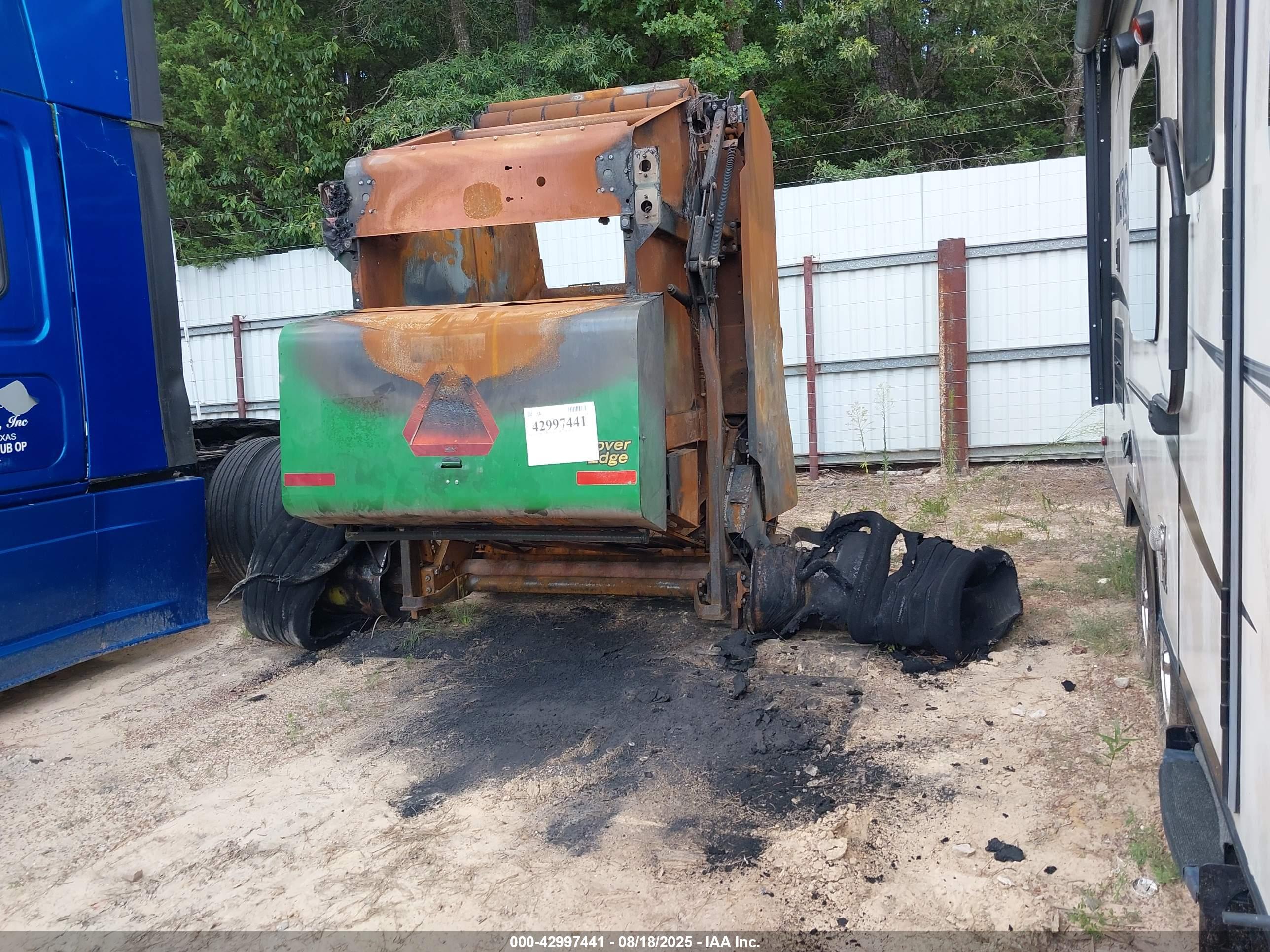 JOHN DEERE image 4