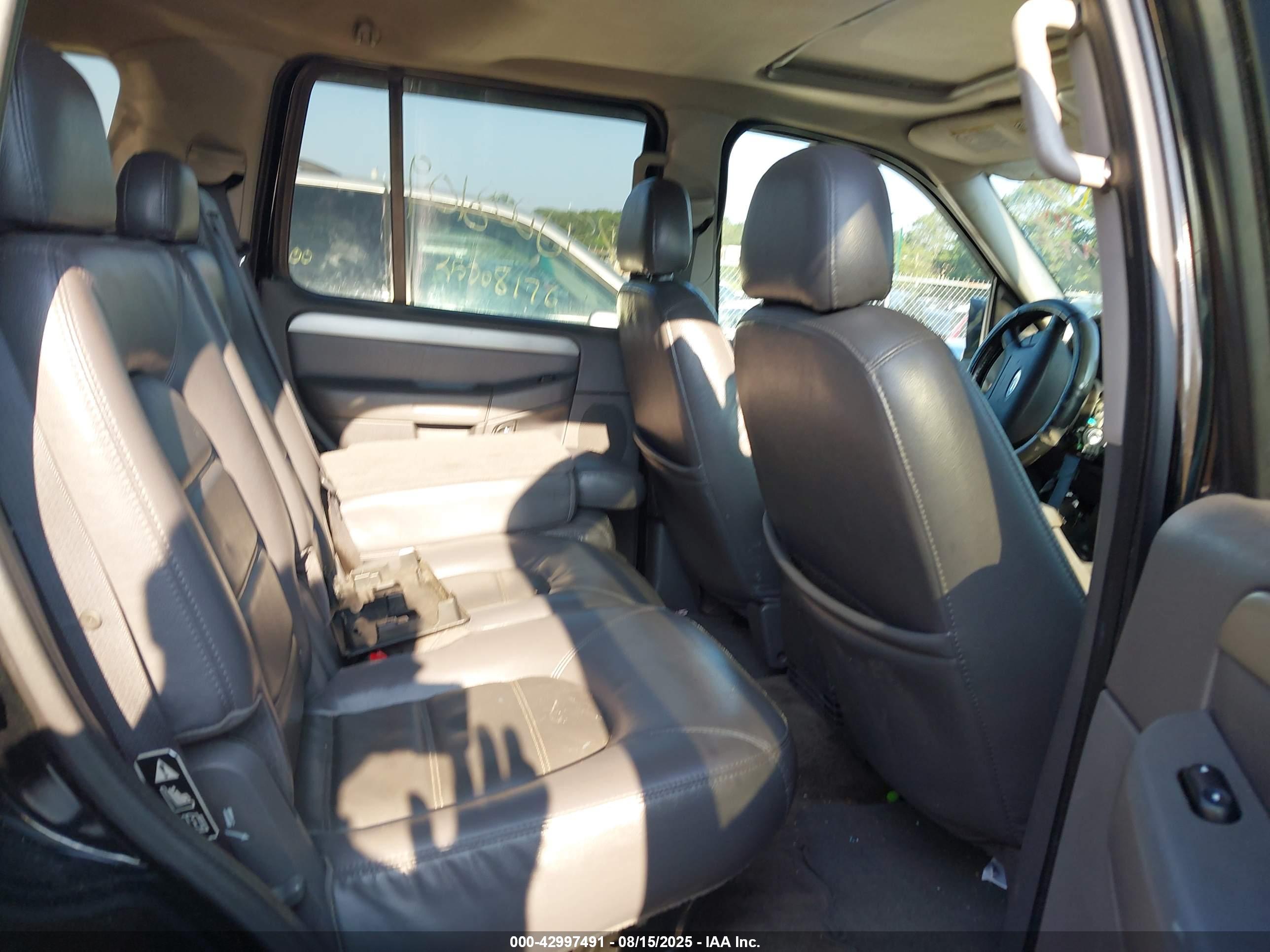 FORD EXPLORER image 8