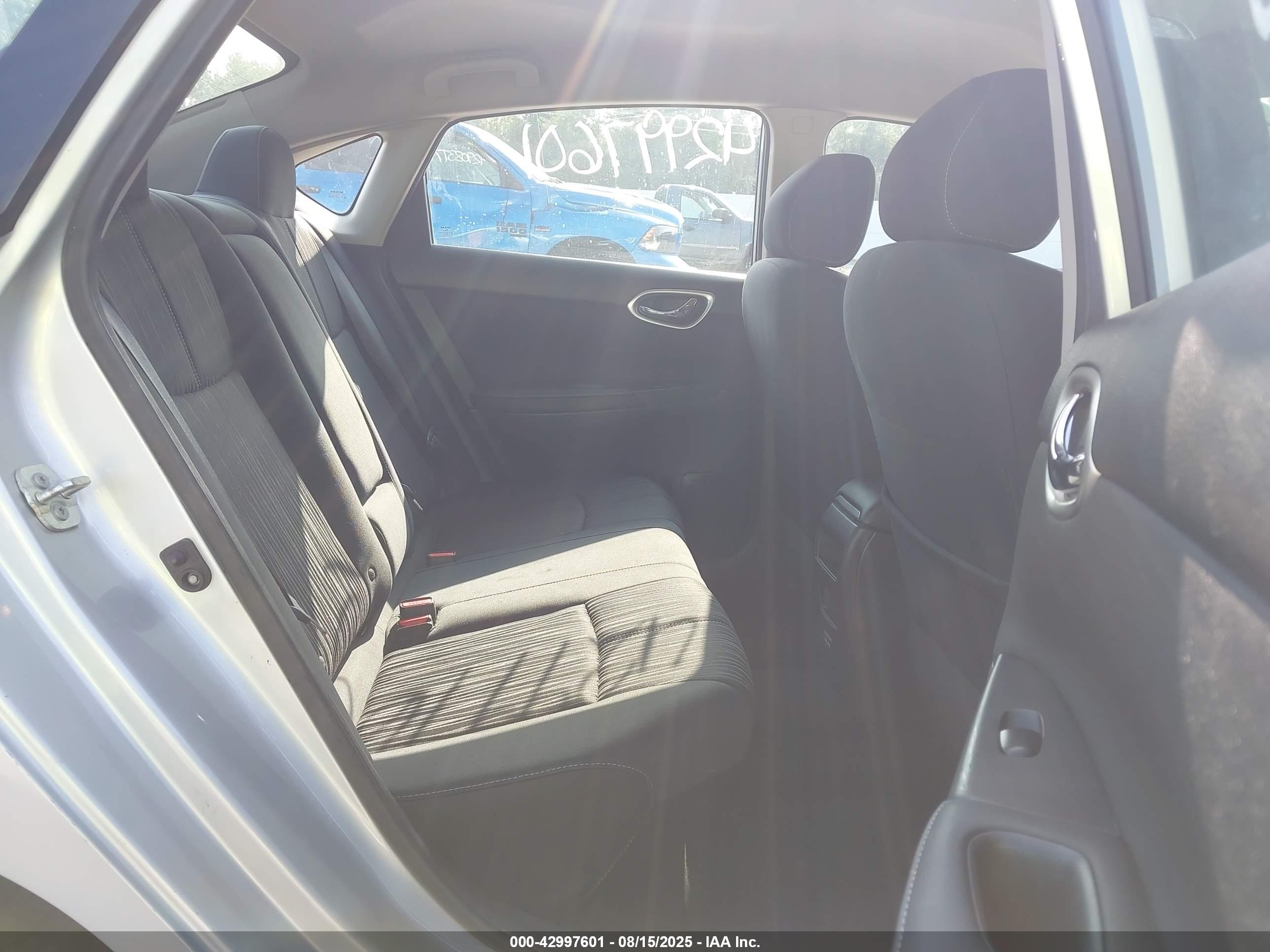 NISSAN SENTRA image 8