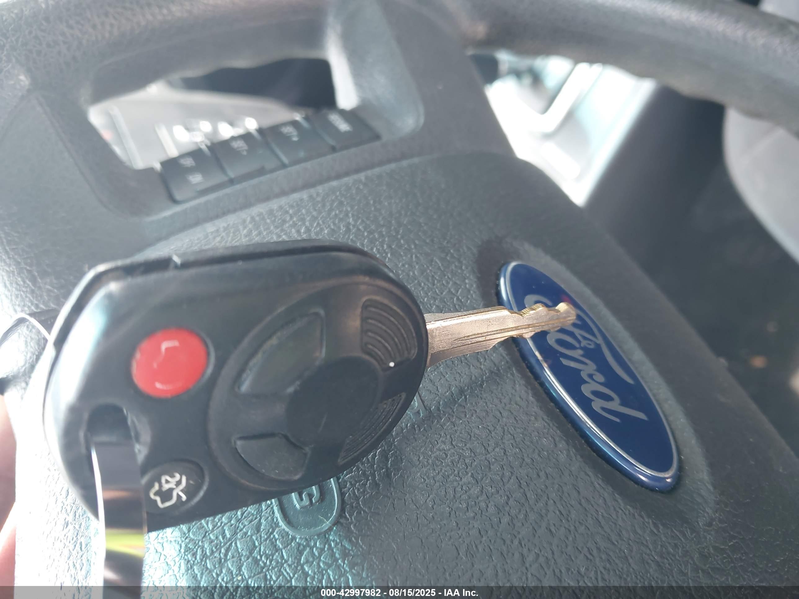 FORD FUSION image 11