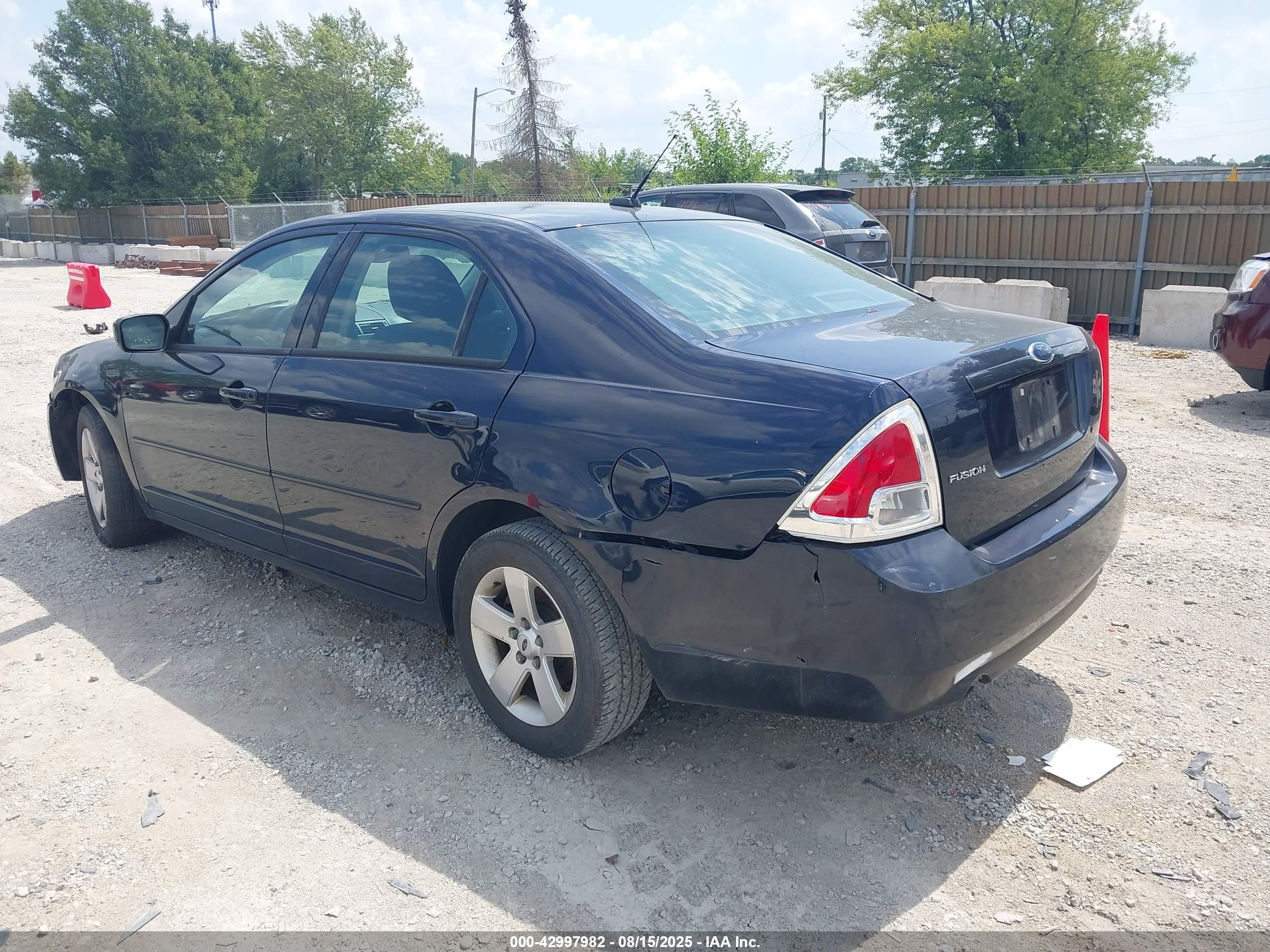 FORD FUSION image 3