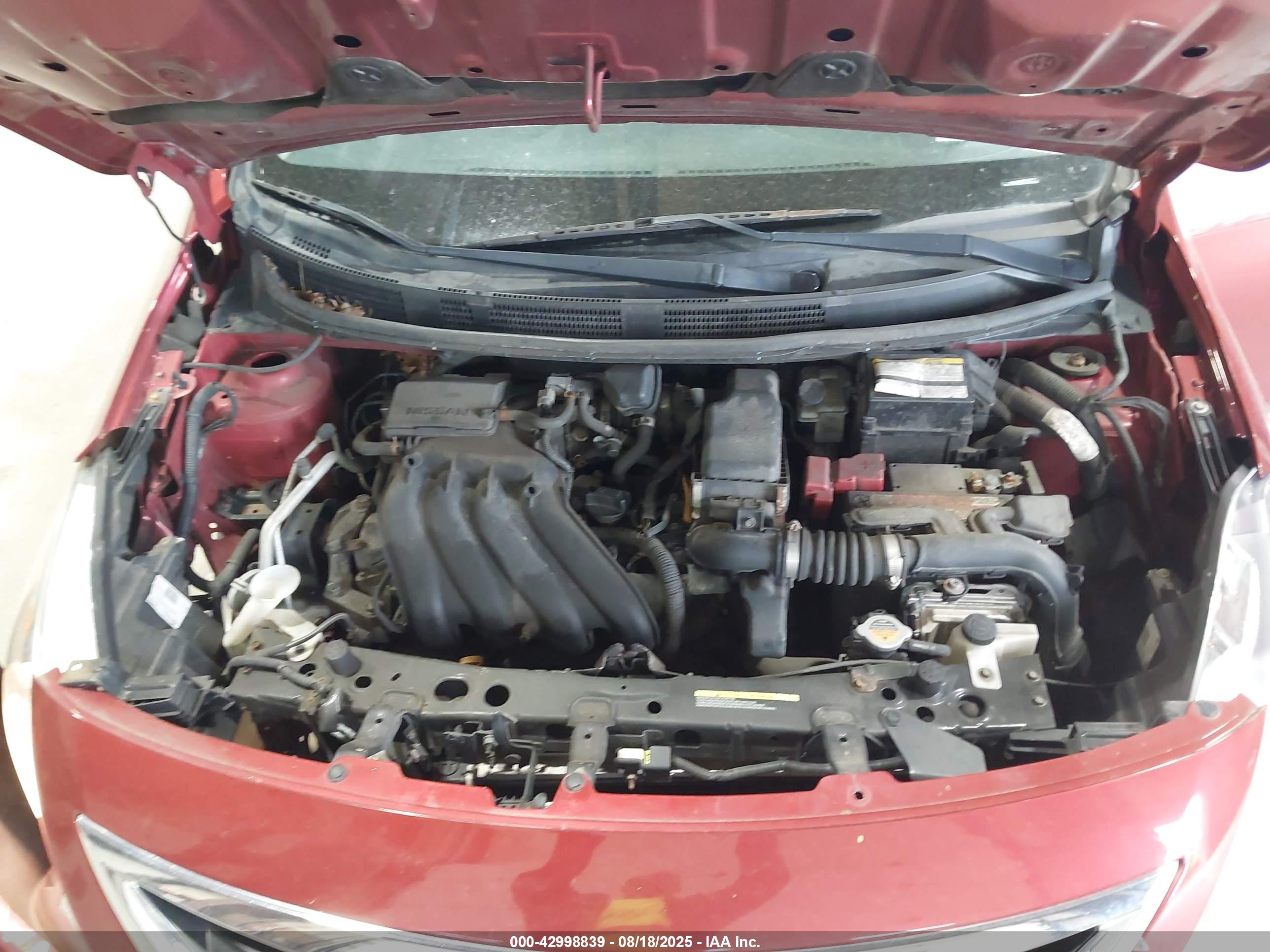NISSAN VERSA image 10