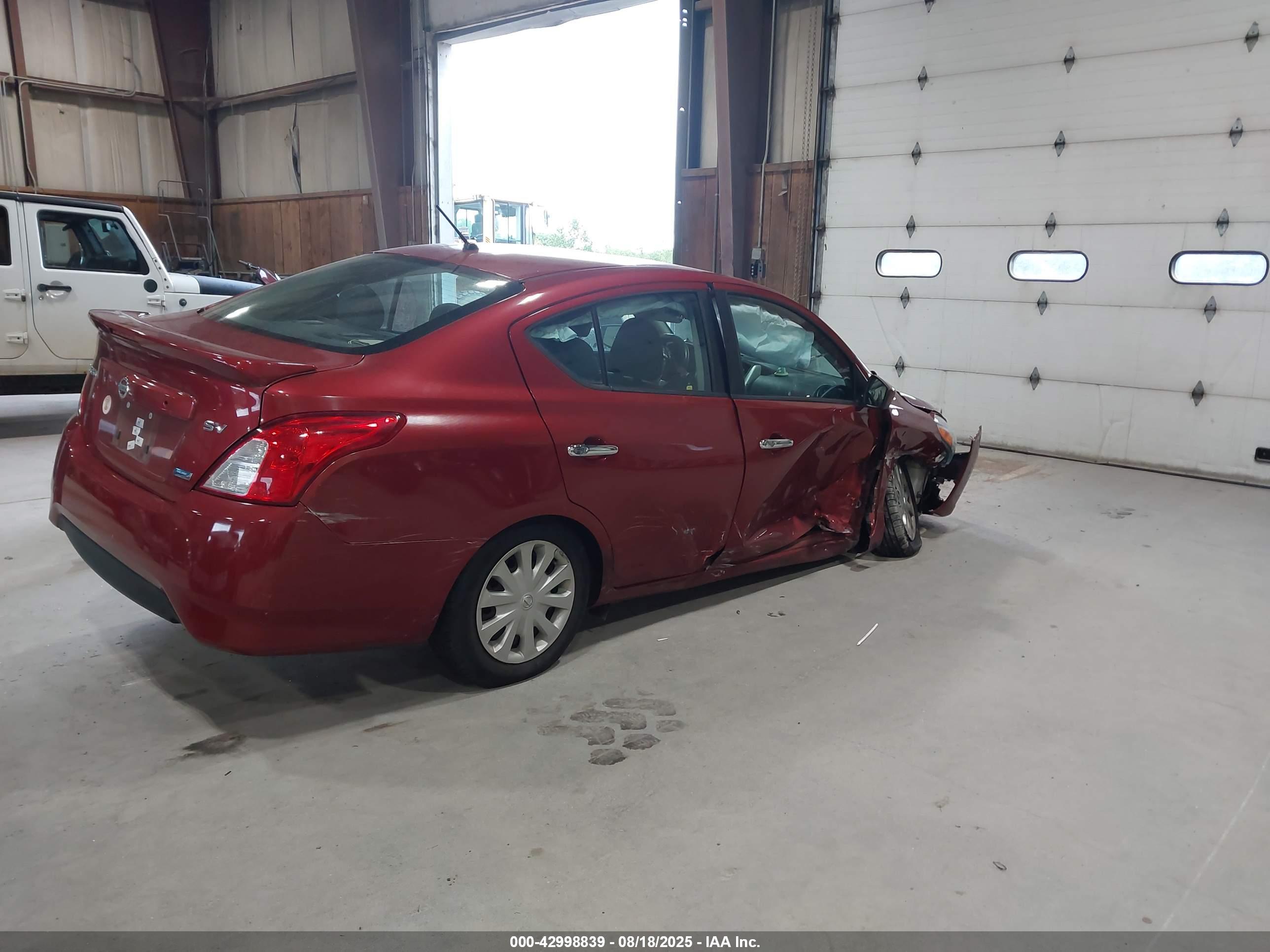 NISSAN VERSA image 4