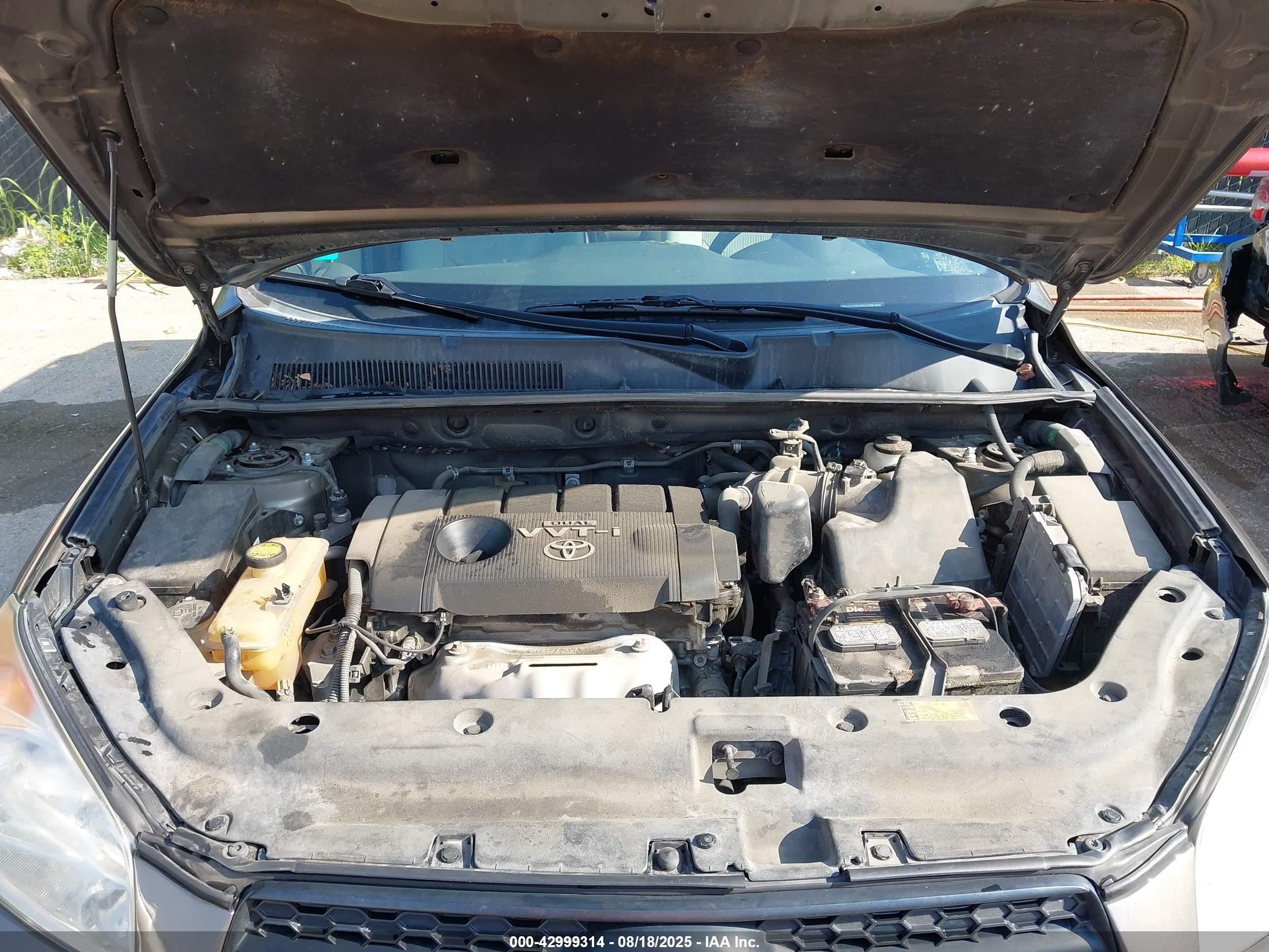 TOYOTA RAV4 image 10