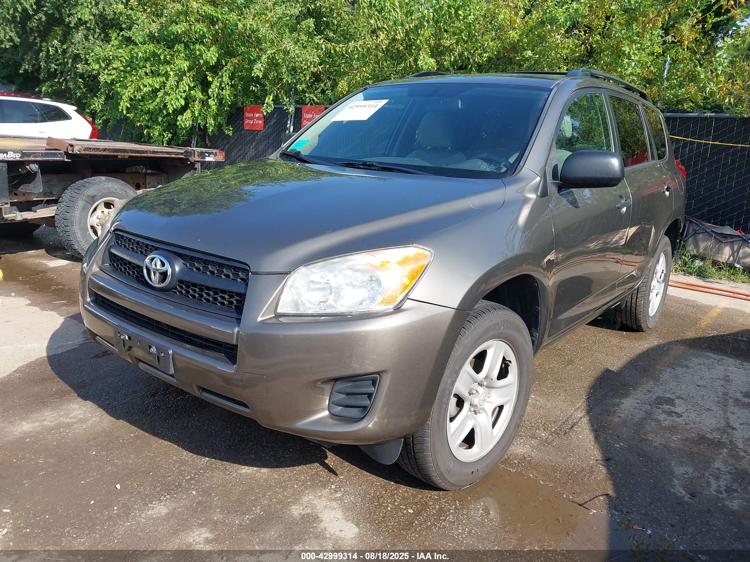 TOYOTA RAV4 image 2