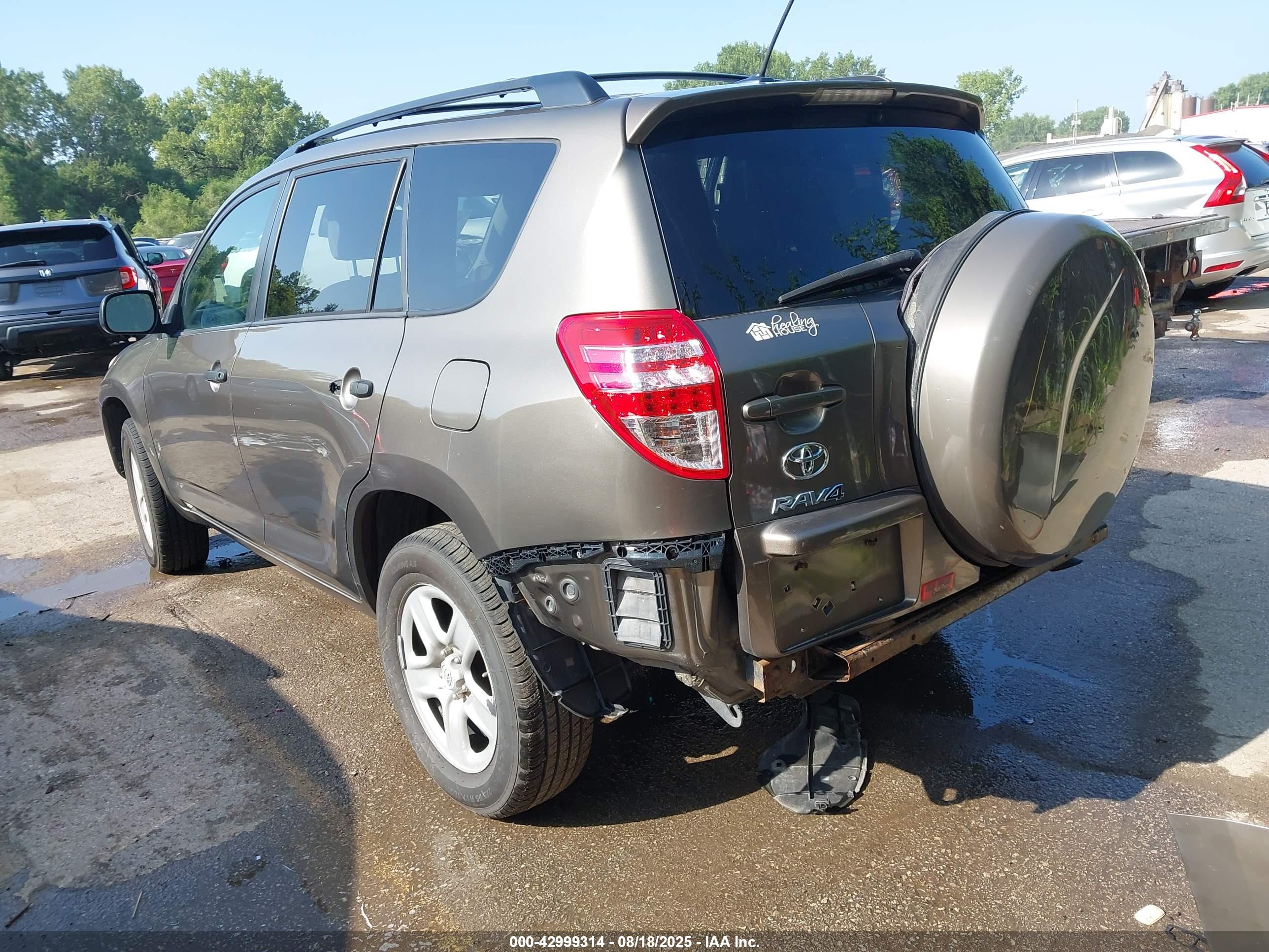 TOYOTA RAV4 image 3