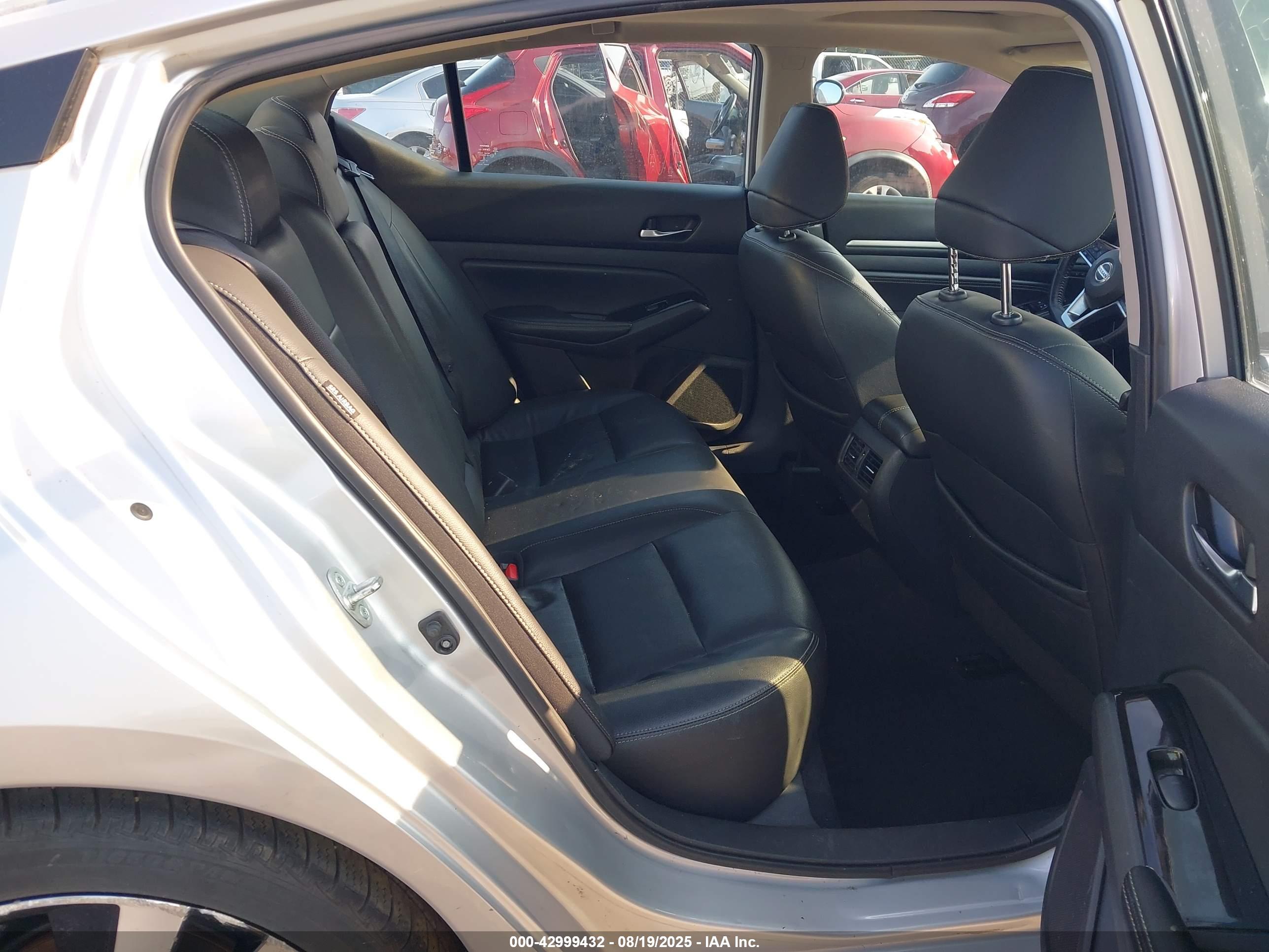 NISSAN ALTIMA image 8