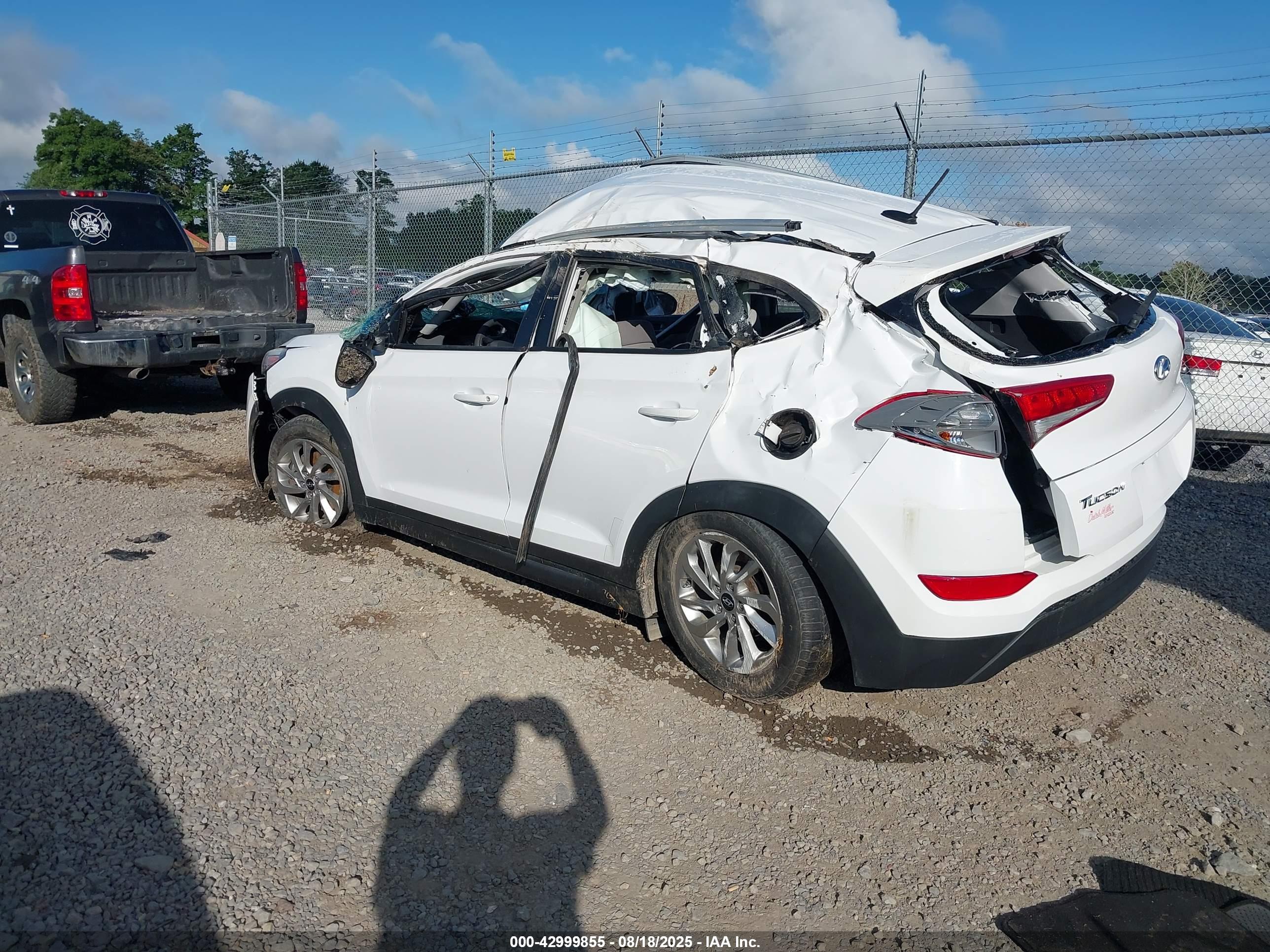 HYUNDAI TUCSON image 3