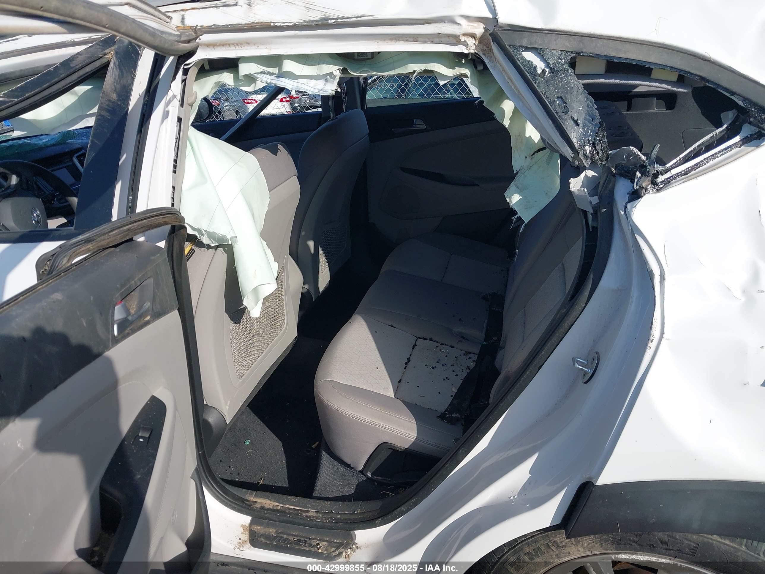 HYUNDAI TUCSON image 8
